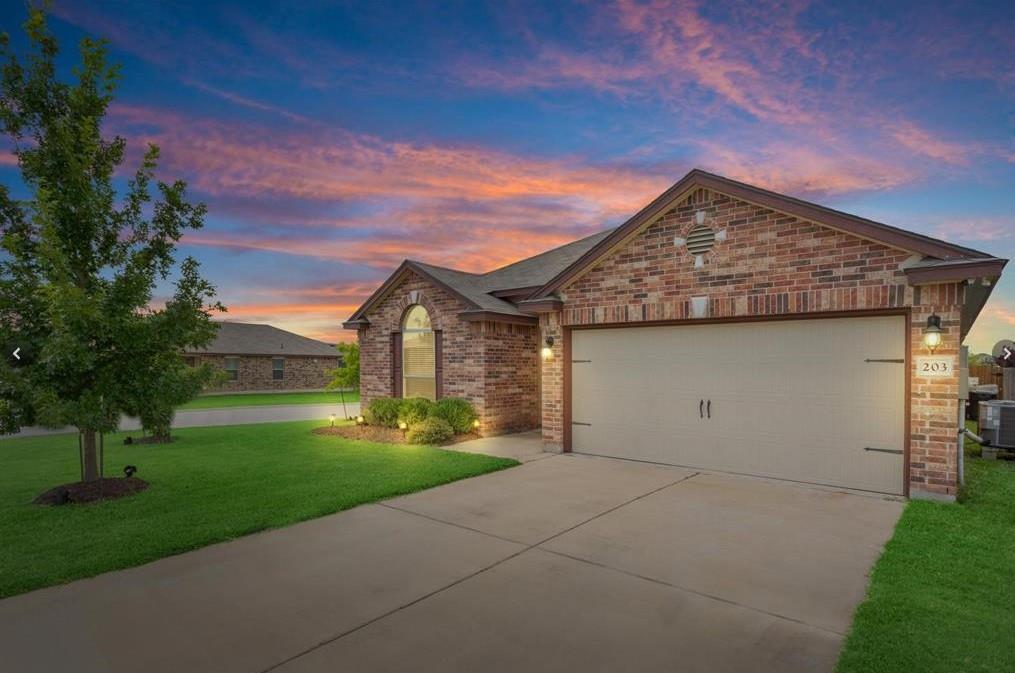 203 Plata Ln, Jarrell, TX 76537