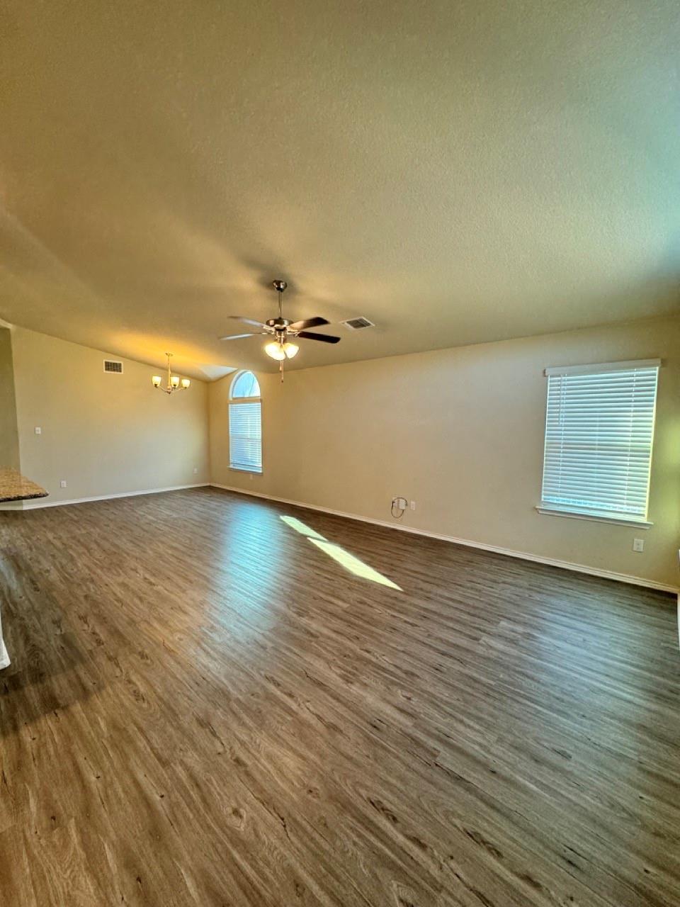 203 Plata Ln, Jarrell, TX 76537