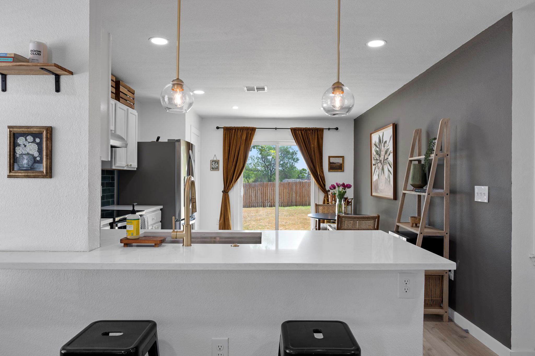 5905 Los Dios Pl, Del Valle, TX 78617