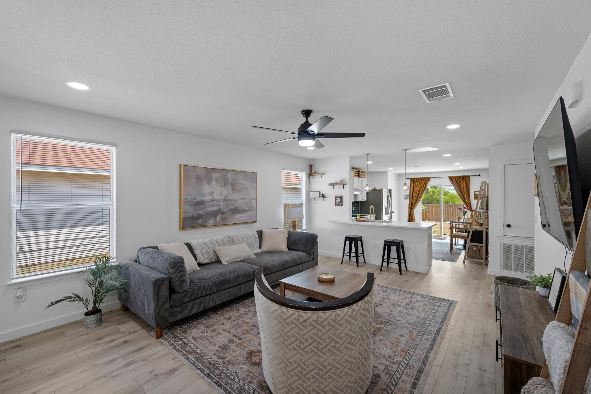 5905 Los Dios Pl, Del Valle, TX 78617