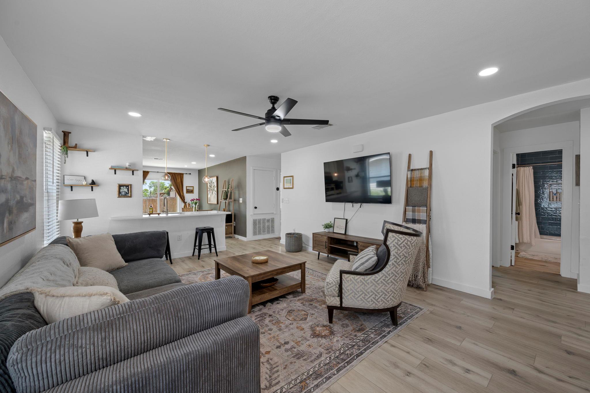 5905 Los Dios Pl, Del Valle, TX 78617