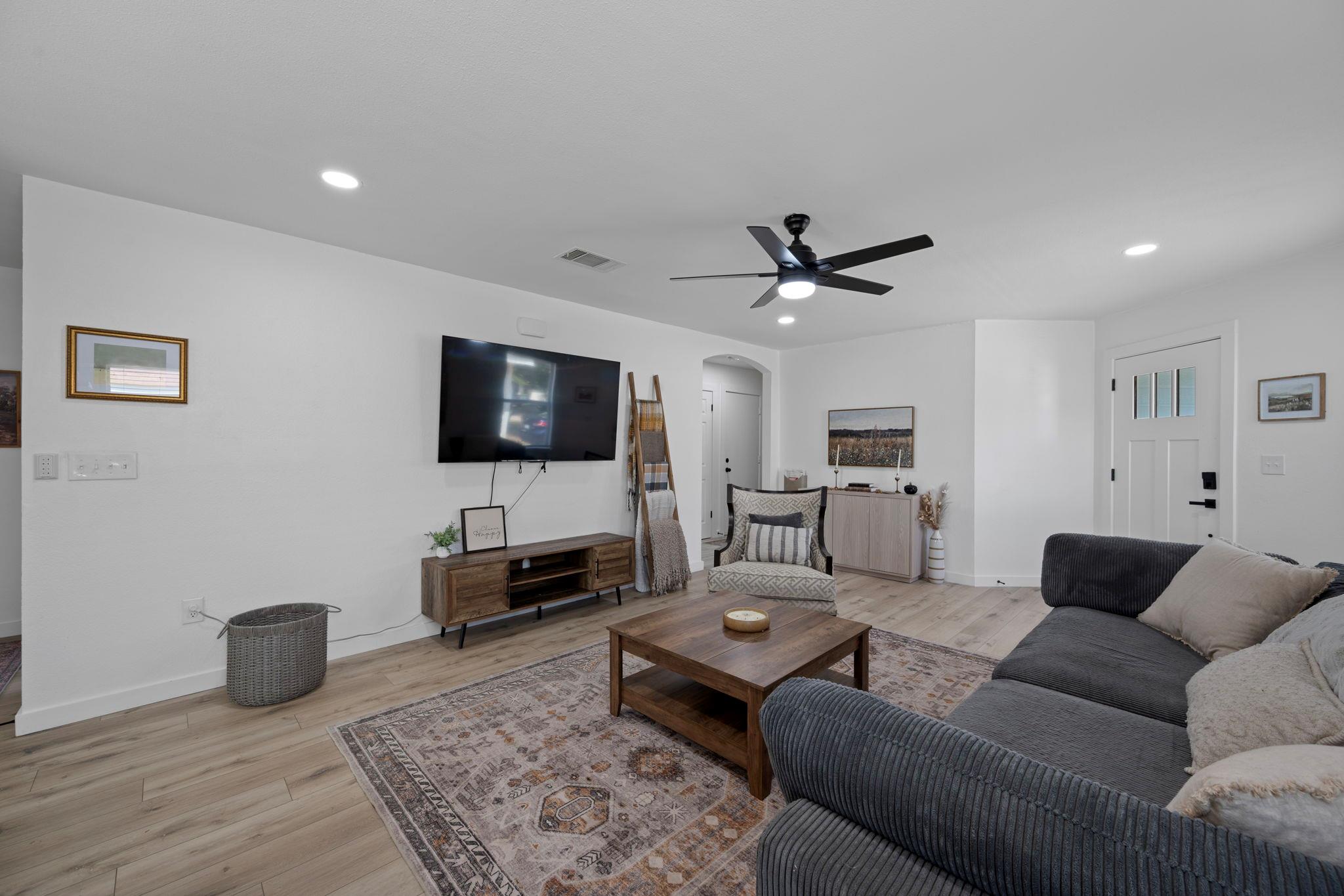 5905 Los Dios Pl, Del Valle, TX 78617