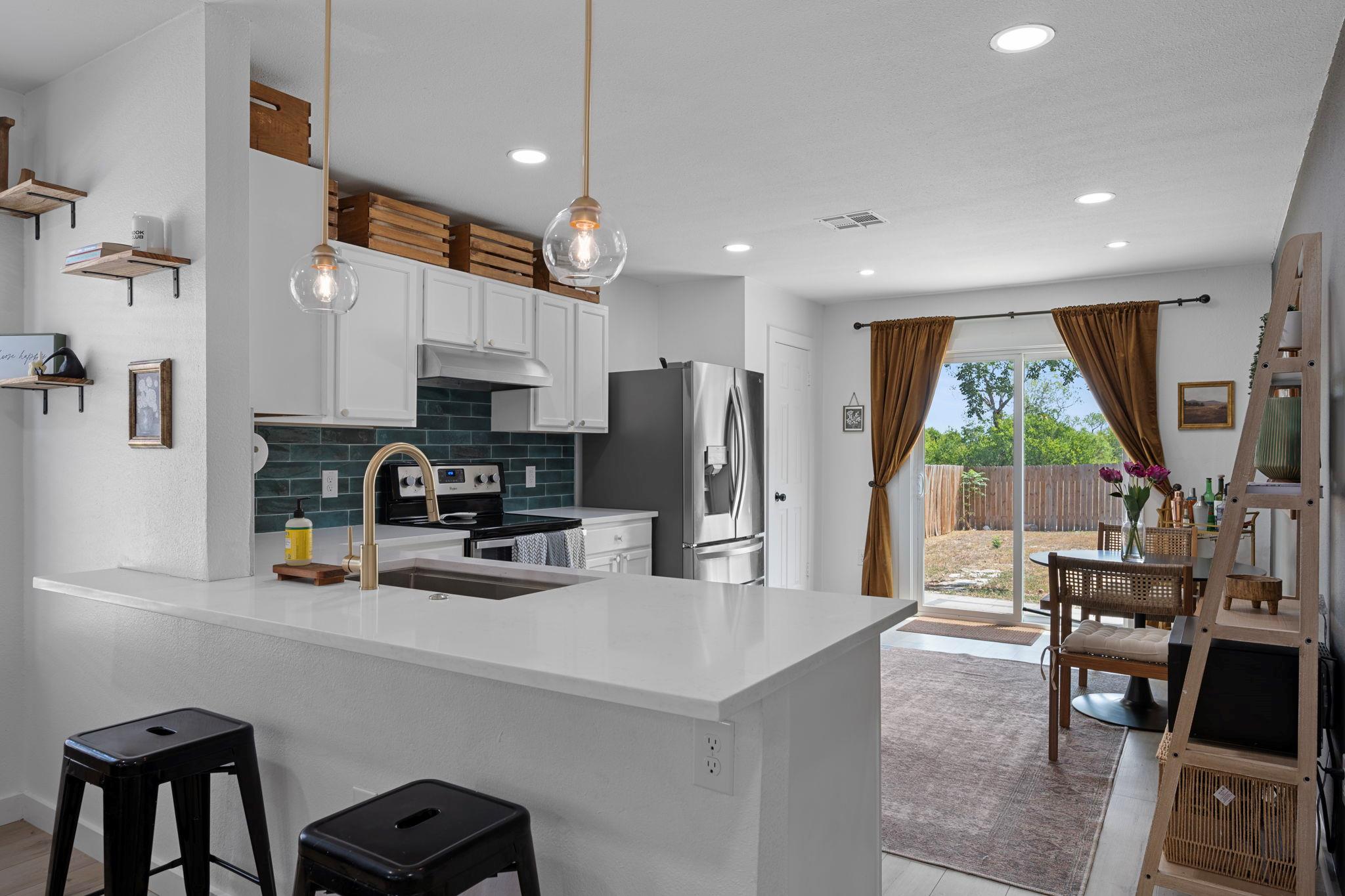 5905 Los Dios Pl, Del Valle, TX 78617