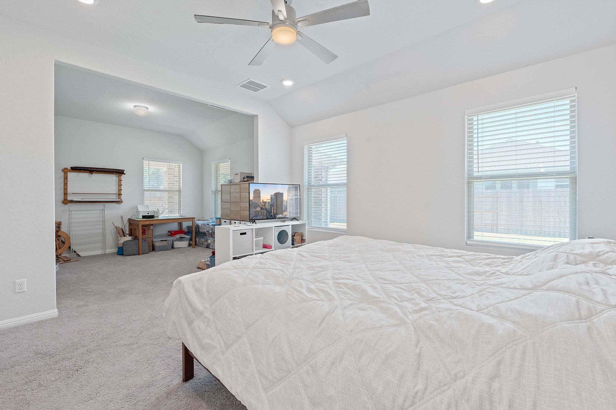 219 Golden Gate Ln, Kyle, TX 78640