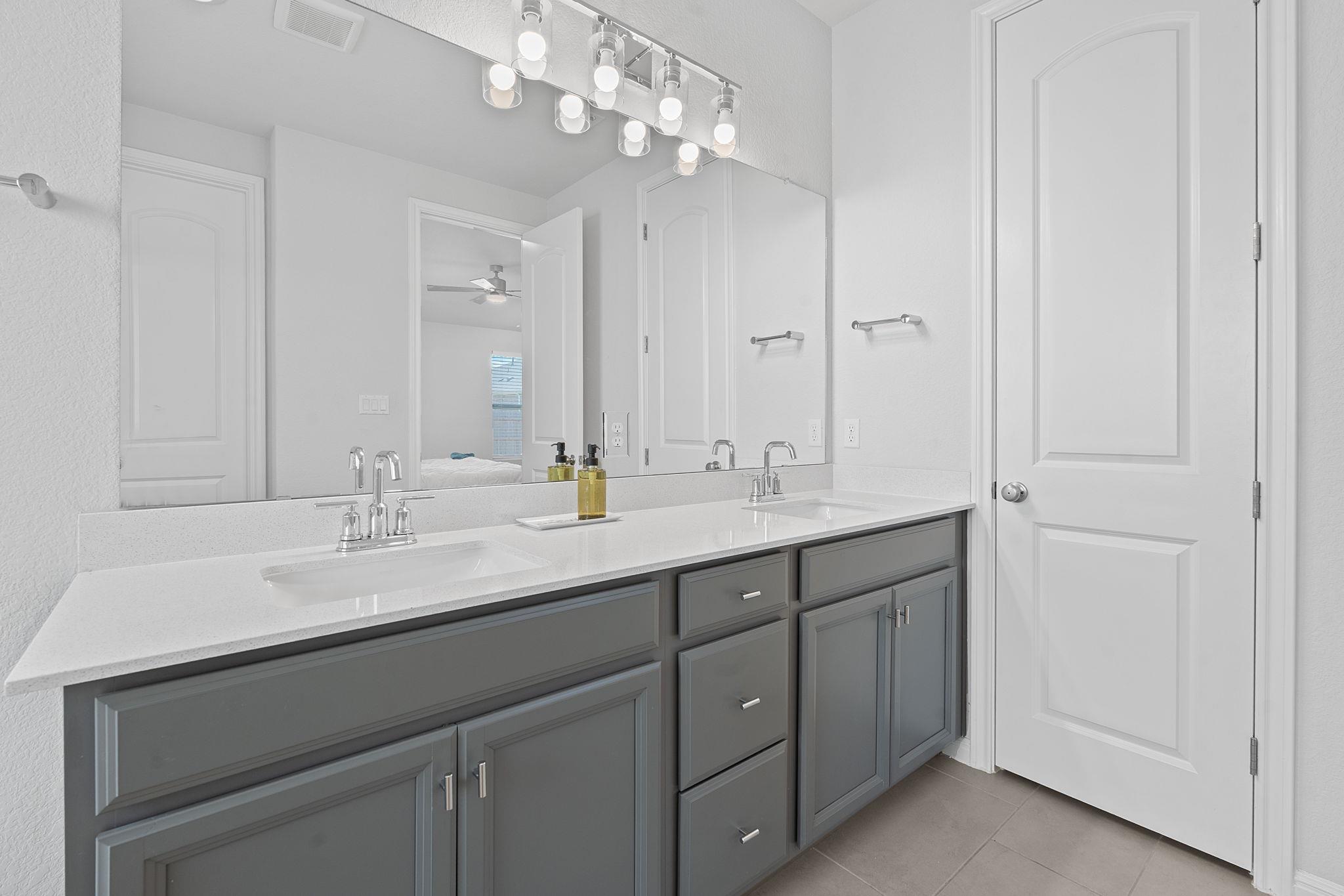 219 Golden Gate Ln, Kyle, TX 78640