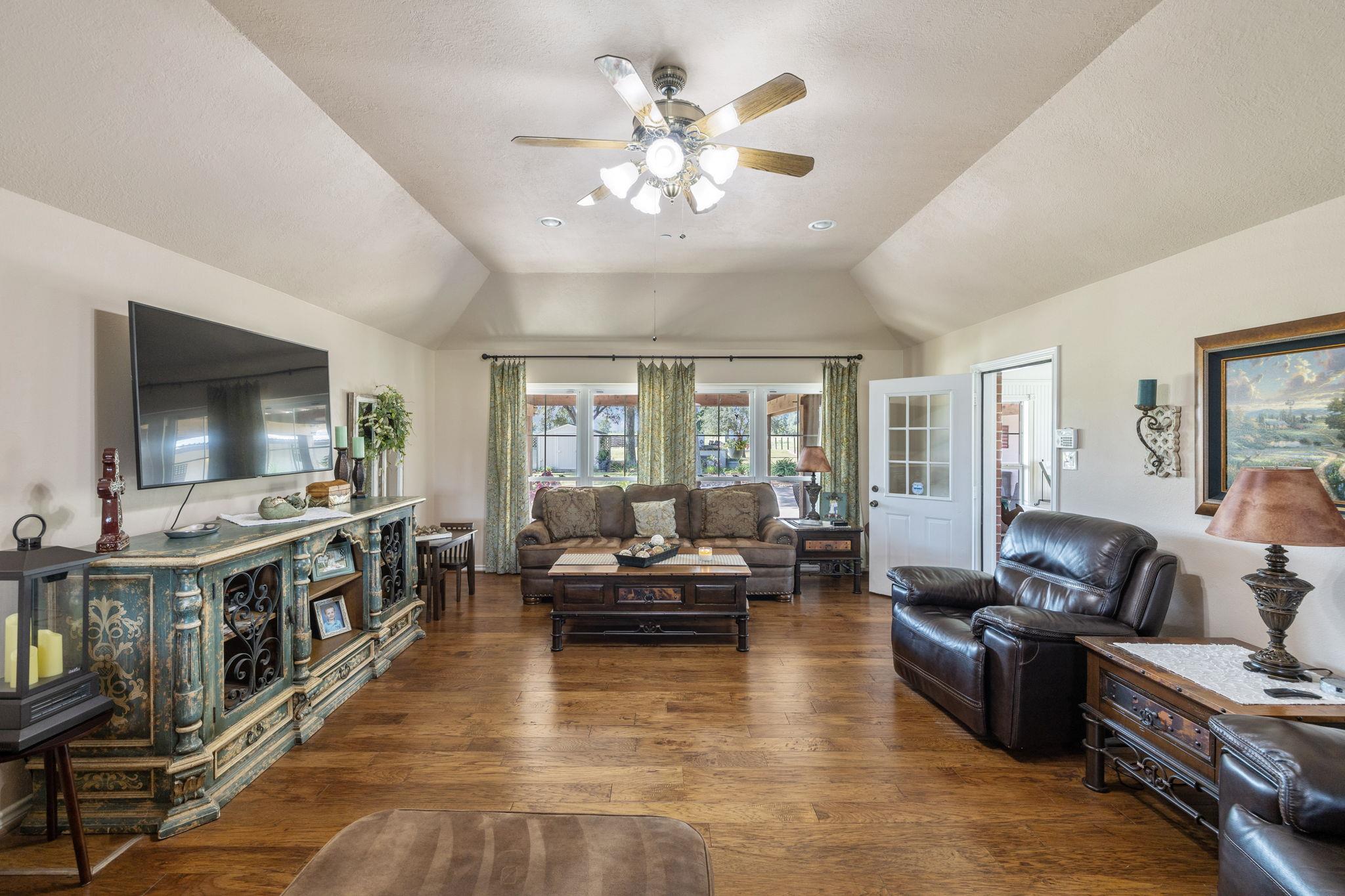 31229 Rochen Rd, Waller, TX 77484