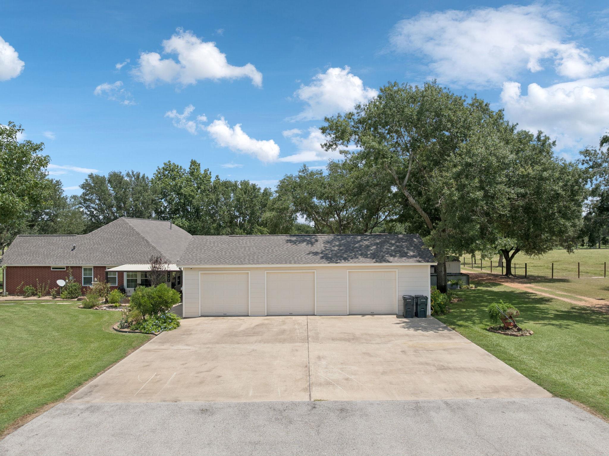31229 Rochen Rd, Waller, TX 77484
