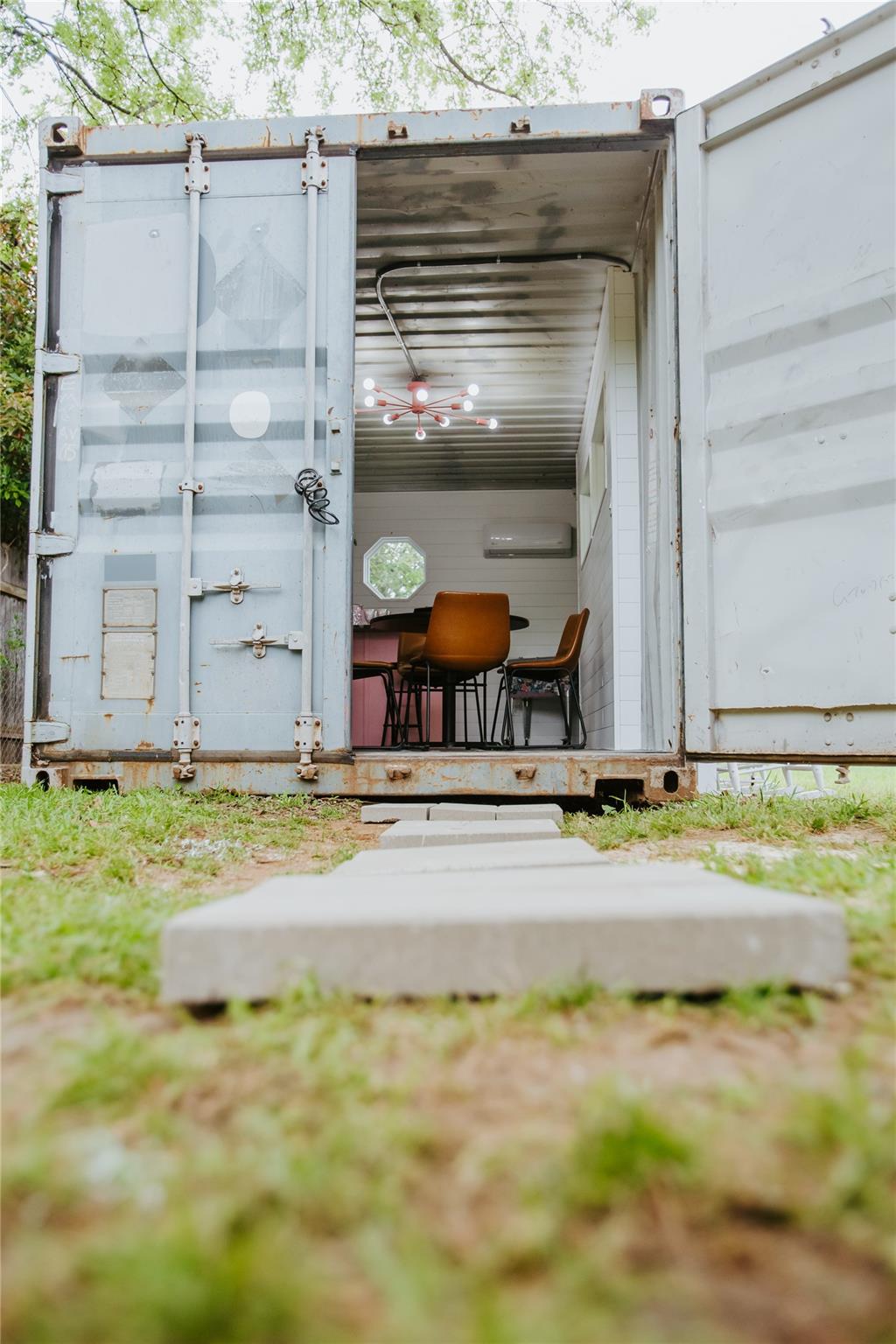 604 W Pecan St, Johnson City, TX 78636