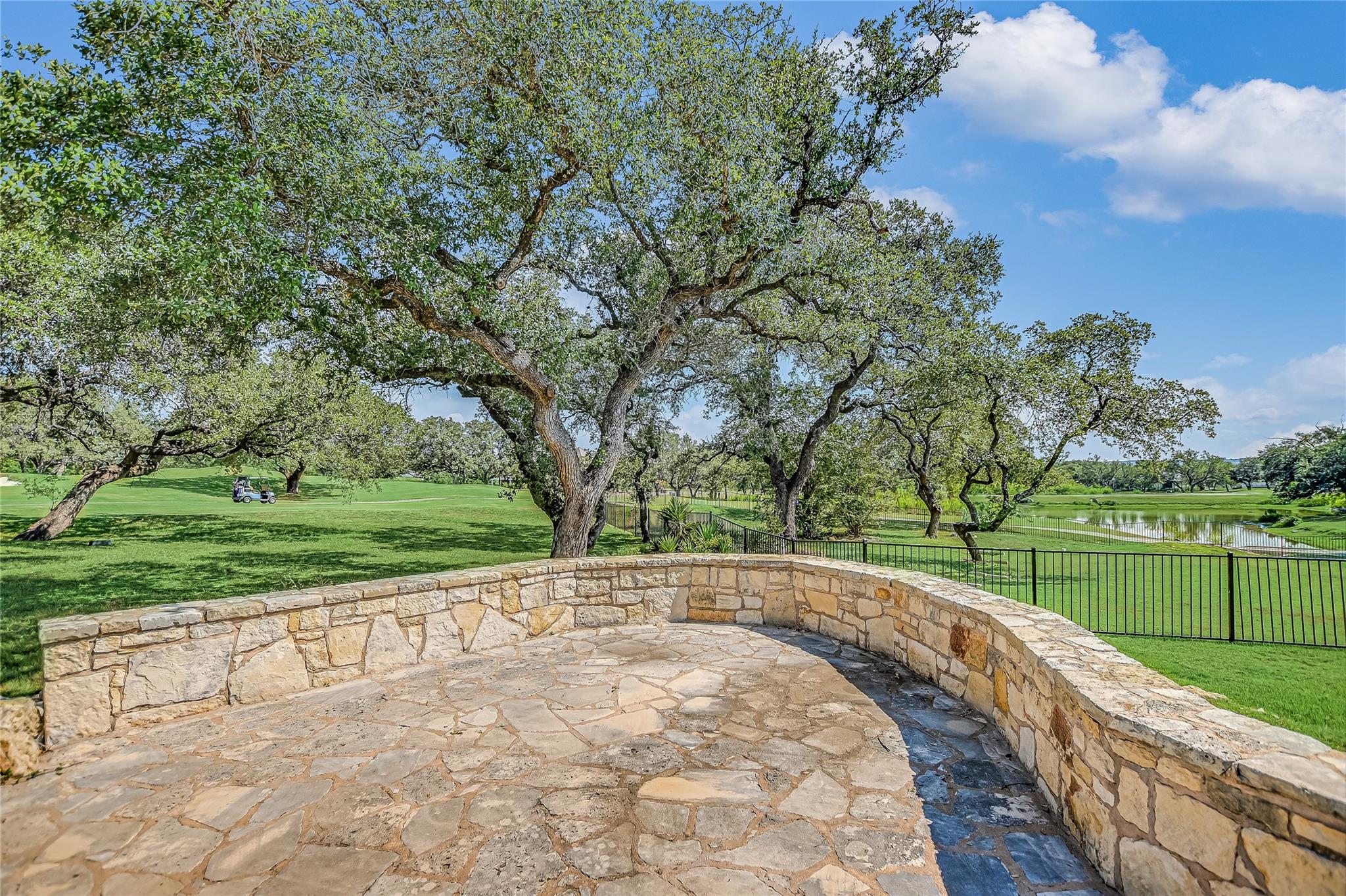 2104 Chipshot Ct, Spicewood, TX 78669