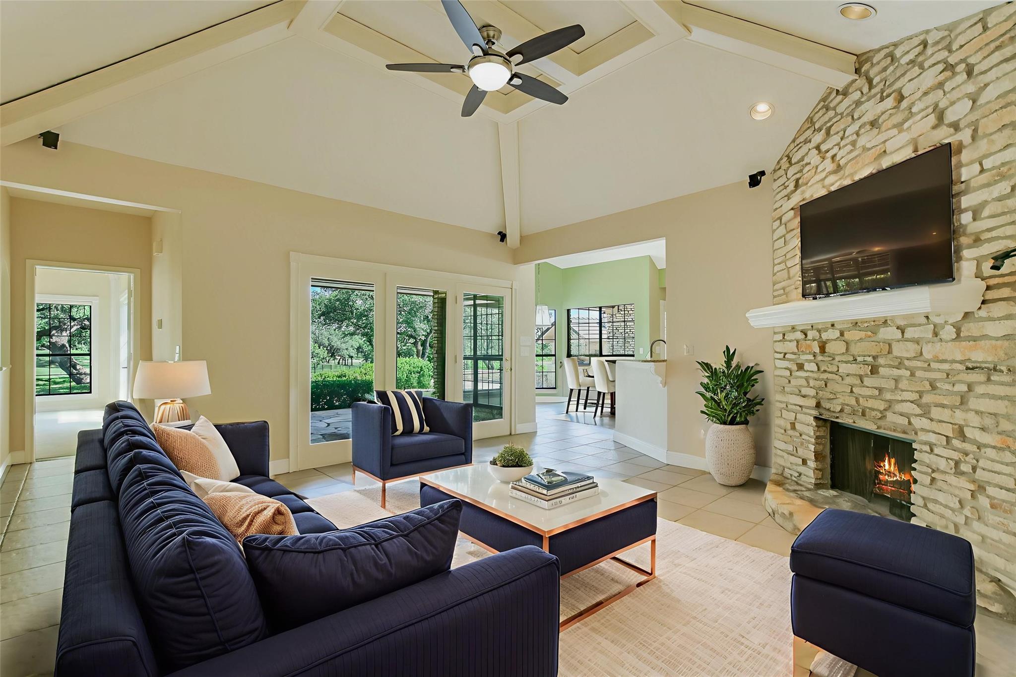 2104 Chipshot Ct, Spicewood, TX 78669