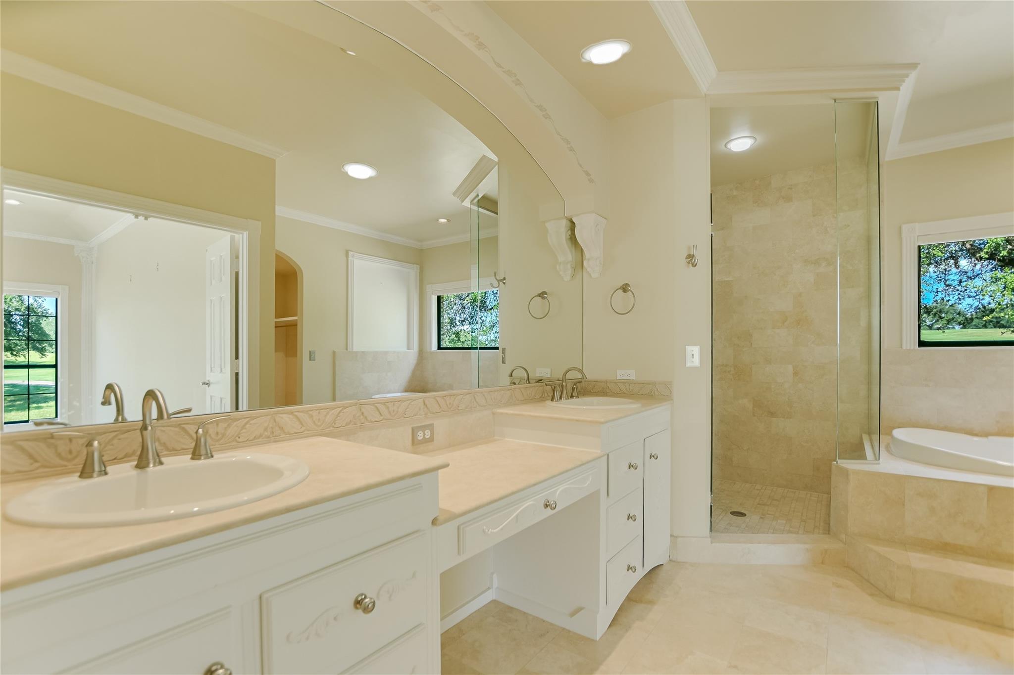 2104 Chipshot Ct, Spicewood, TX 78669