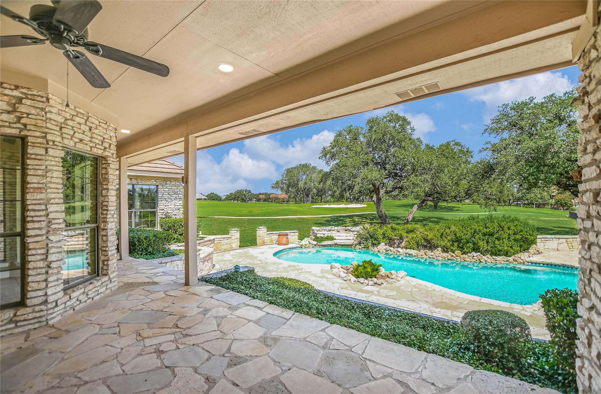 2104 Chipshot Ct, Spicewood, TX 78669