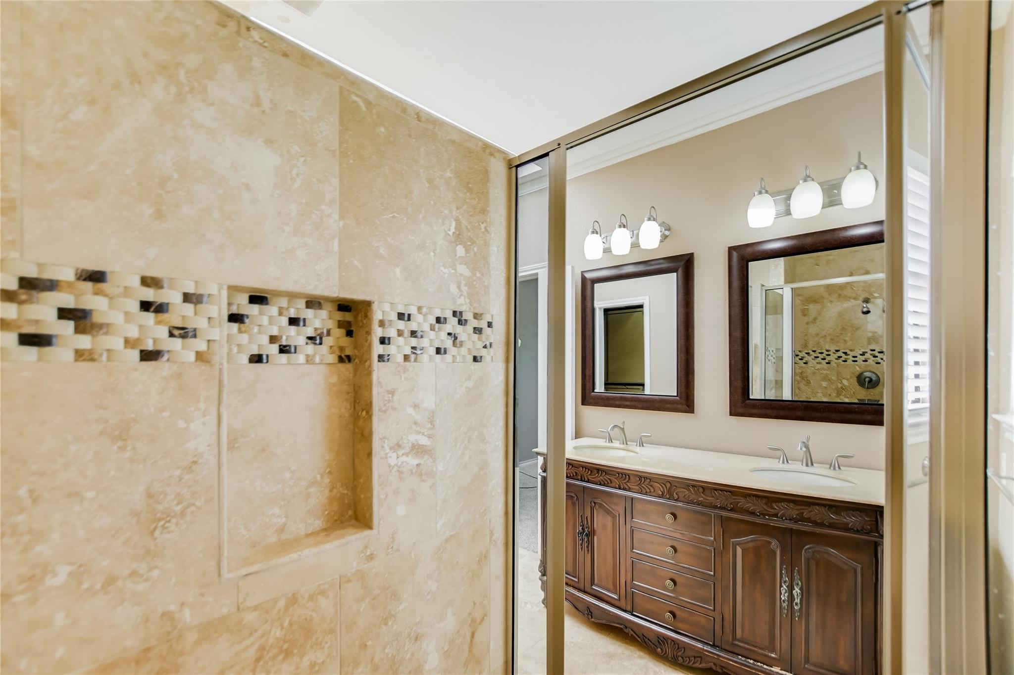 2104 Chipshot Ct, Spicewood, TX 78669