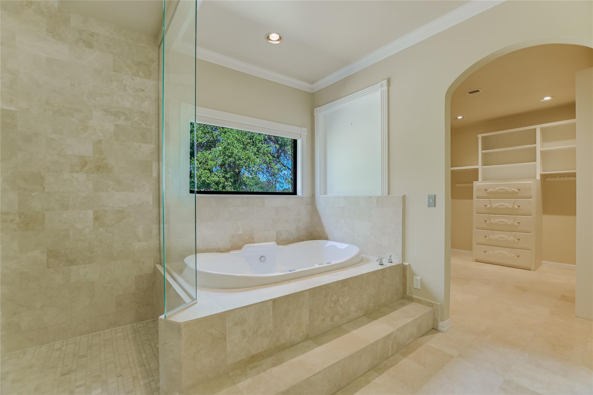 2104 Chipshot Ct, Spicewood, TX 78669