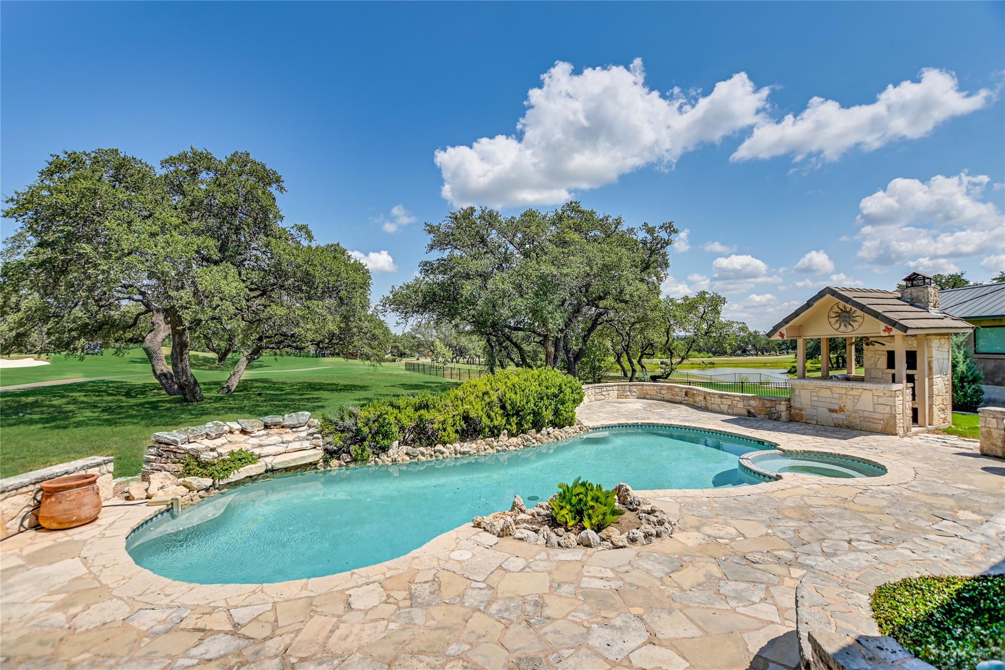 2104 Chipshot Ct, Spicewood, TX 78669