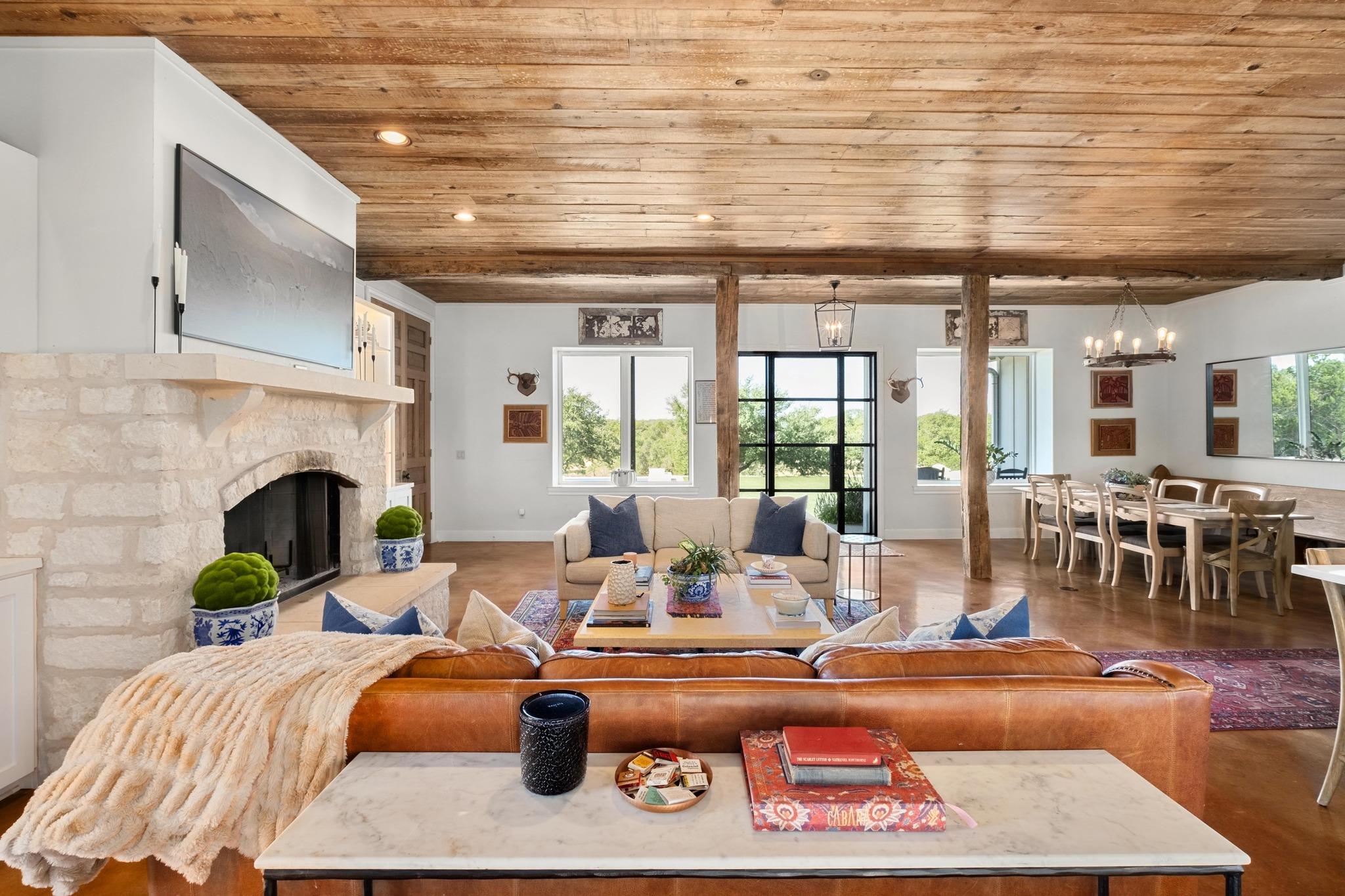 2300 W Fitzhugh Rd, Dripping Springs, TX 78620