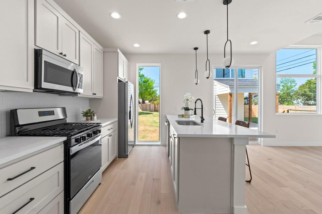 1169 Bedford St # 2, Austin, TX 78702