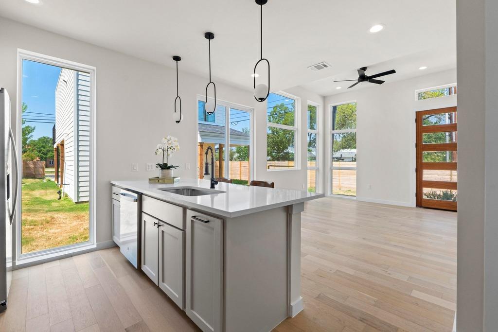 1169 Bedford St # 2, Austin, TX 78702