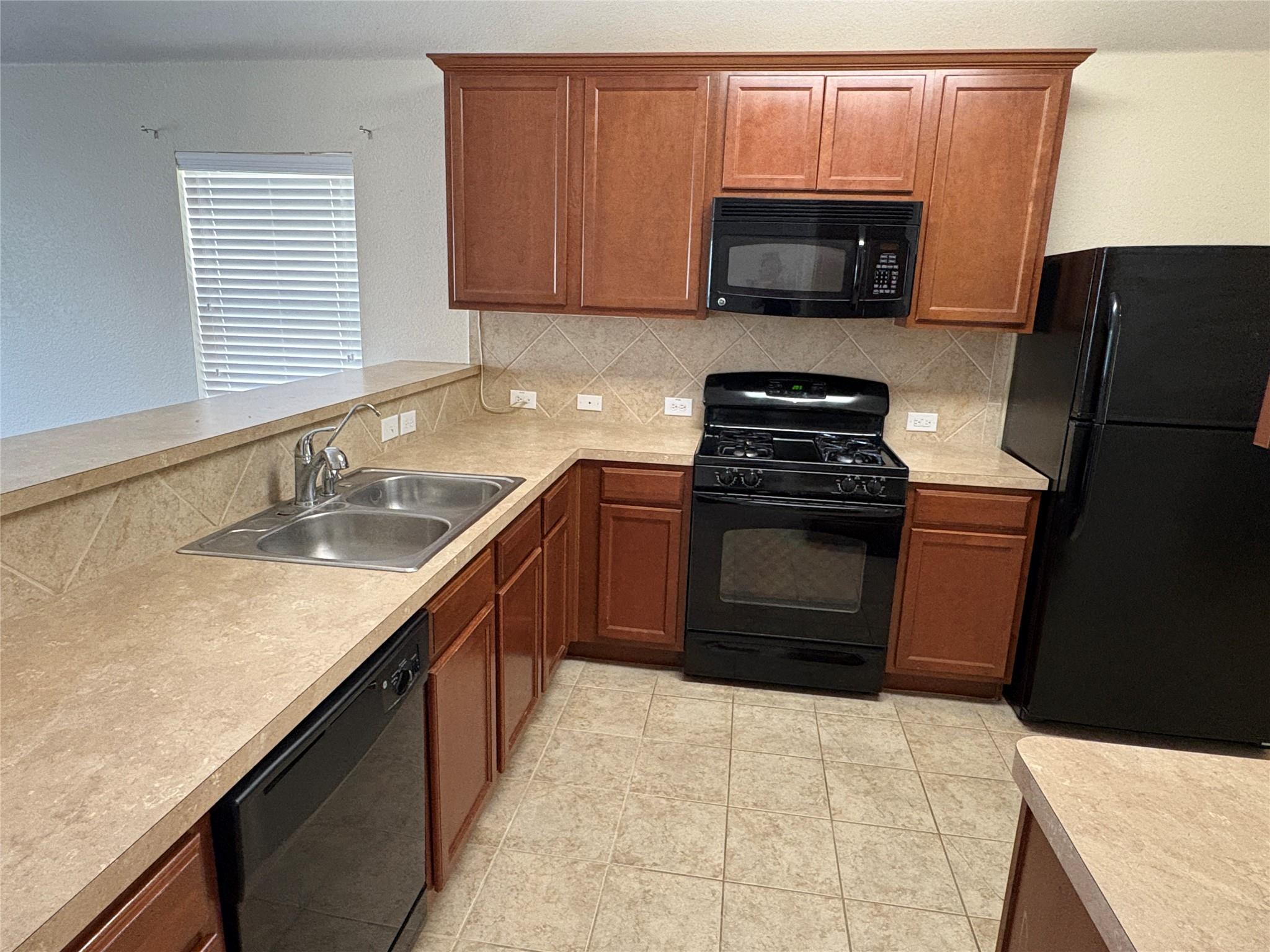 564 Travertine Trl, Buda, TX 78610