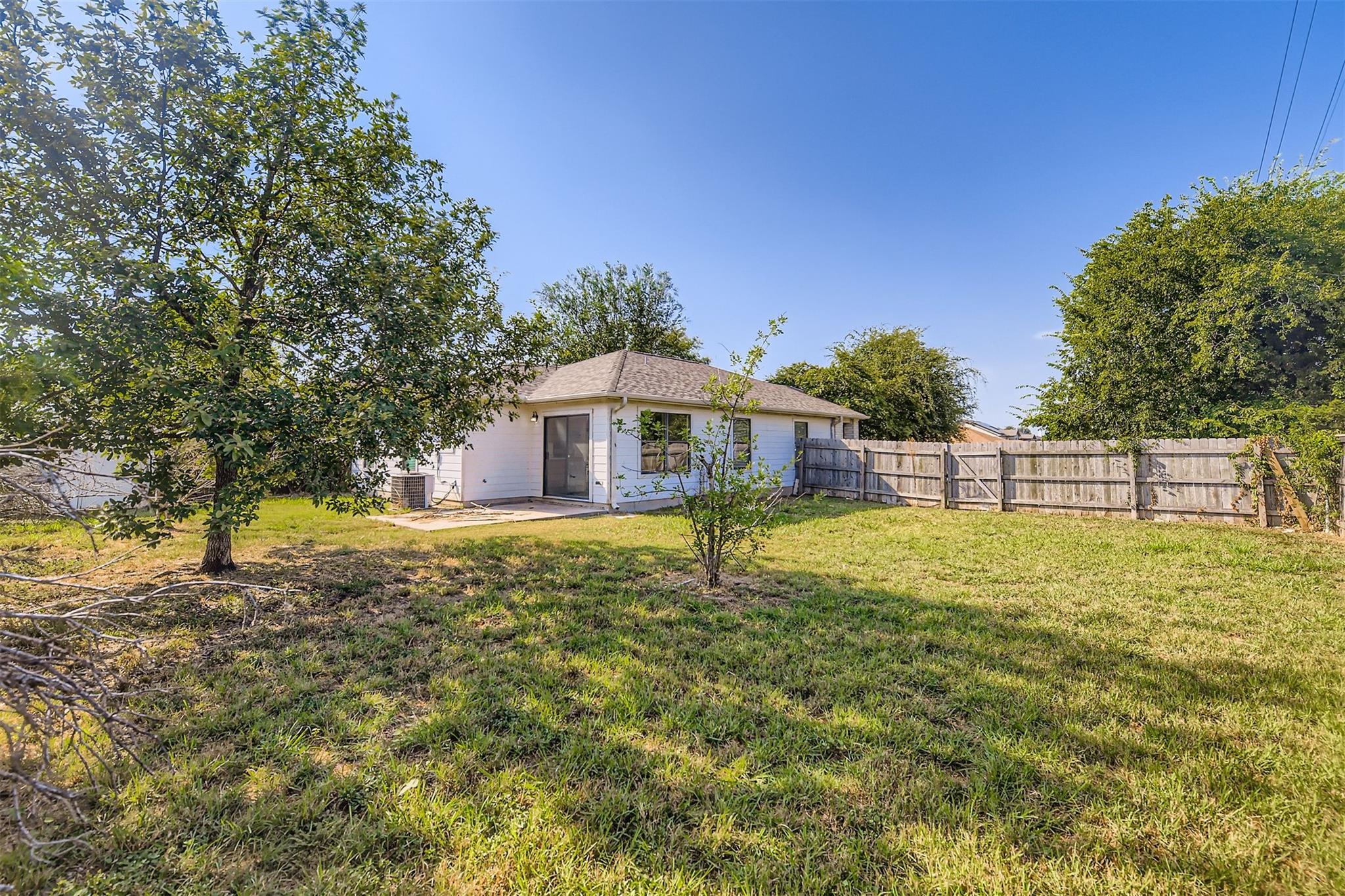 101 Bandara Woods Blvd, Elgin, TX 78621