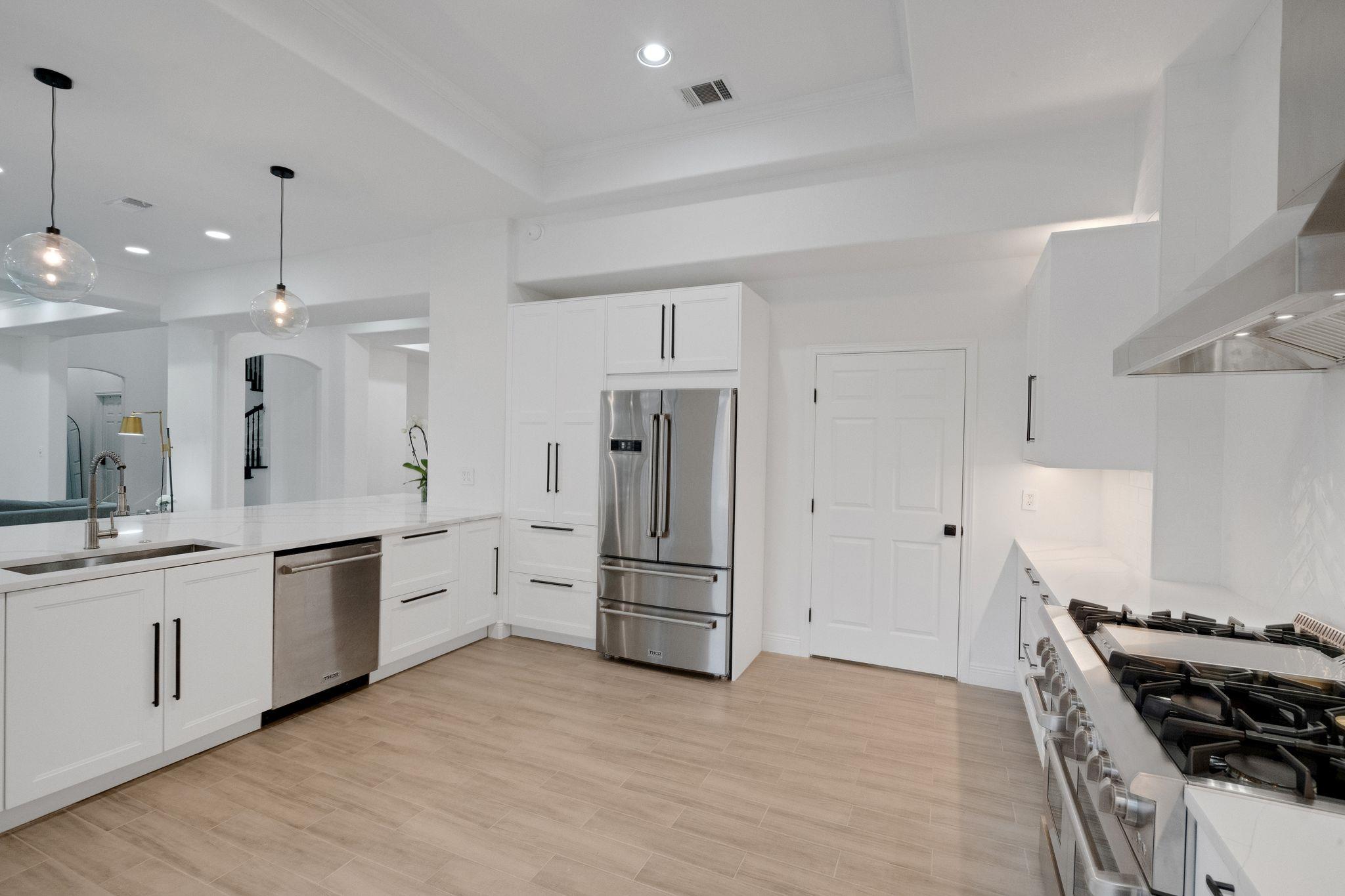 608 Lakeway Dr, Lakeway, TX 78734