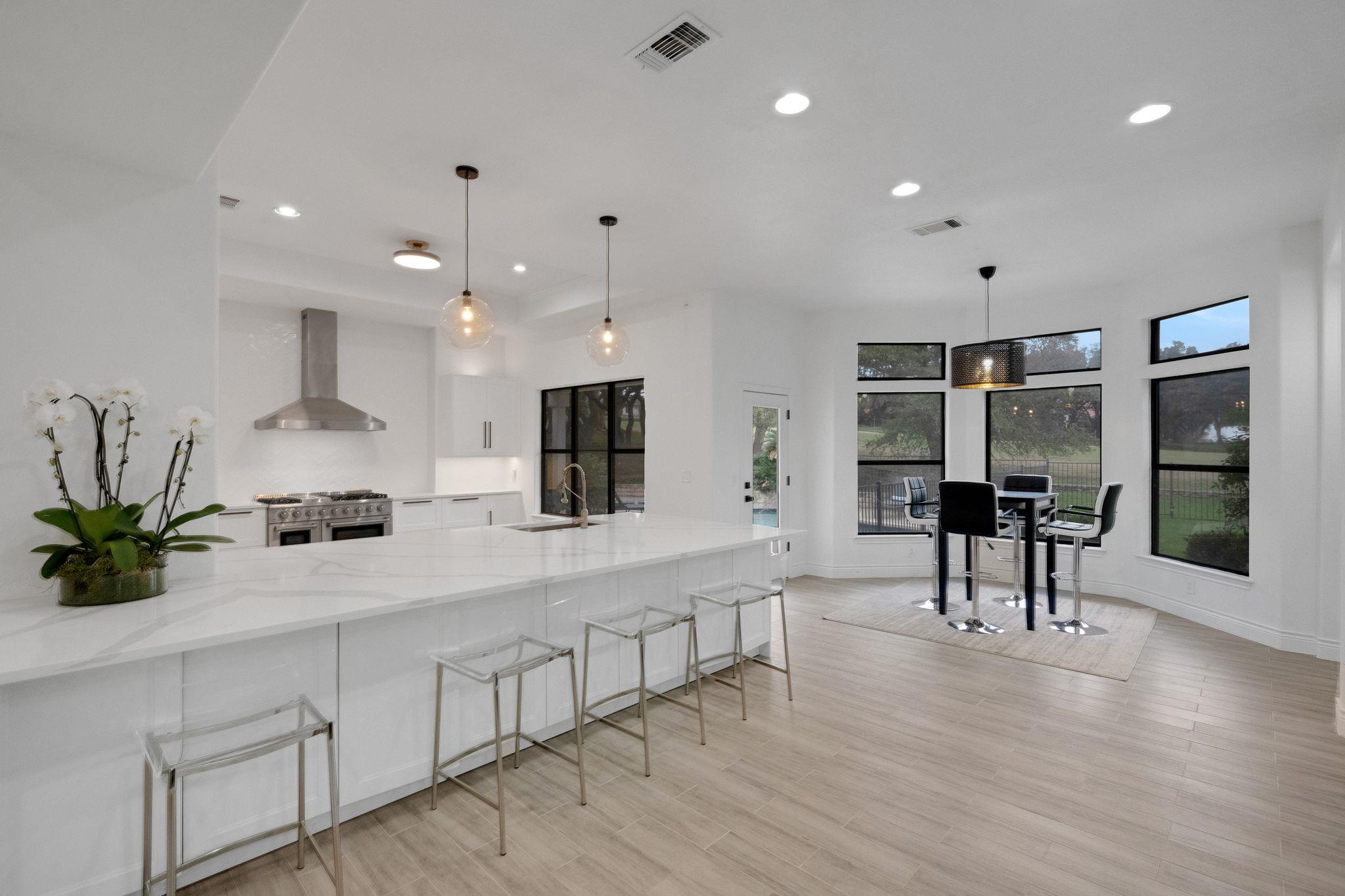 608 Lakeway Dr, Lakeway, TX 78734