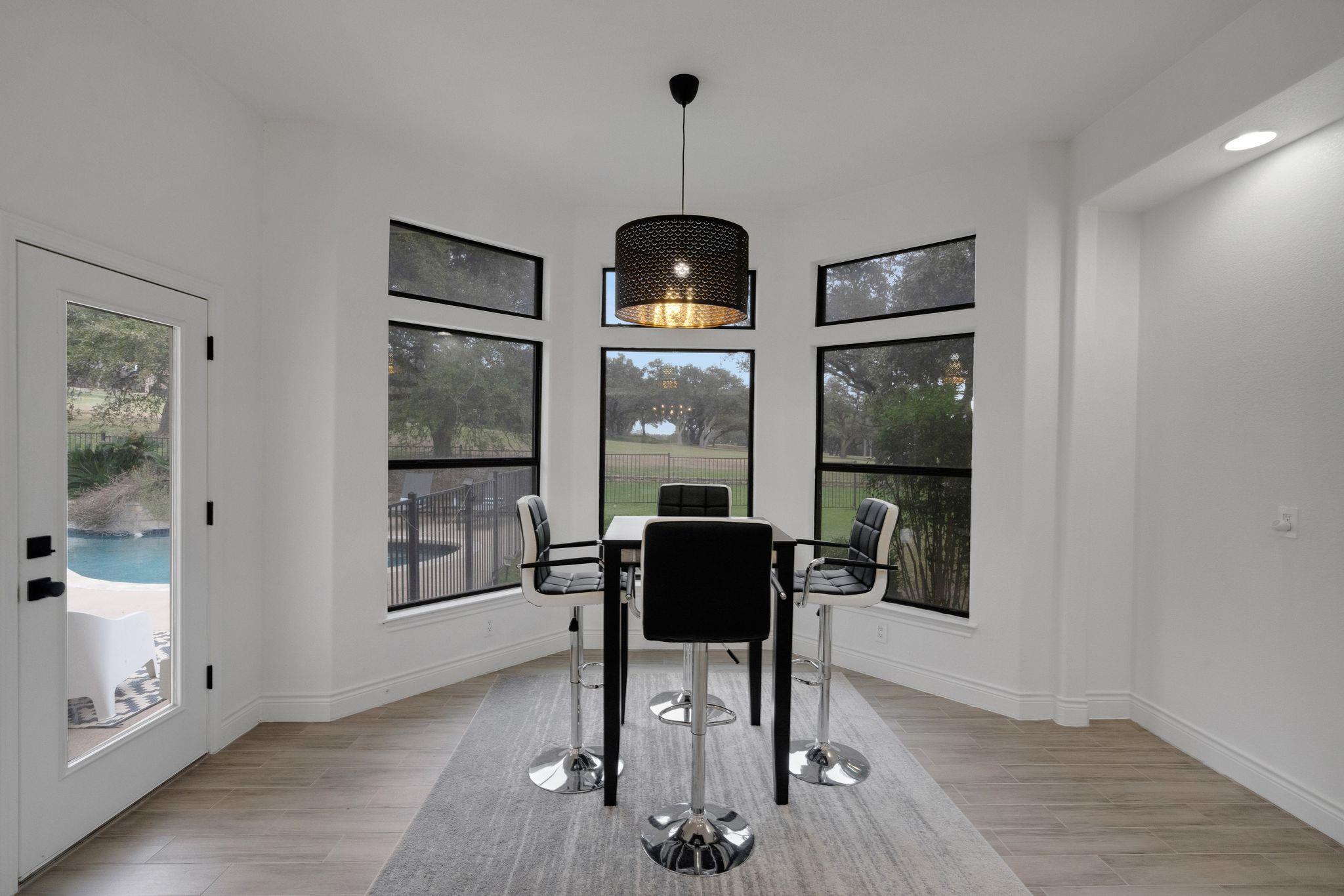 608 Lakeway Dr, Lakeway, TX 78734