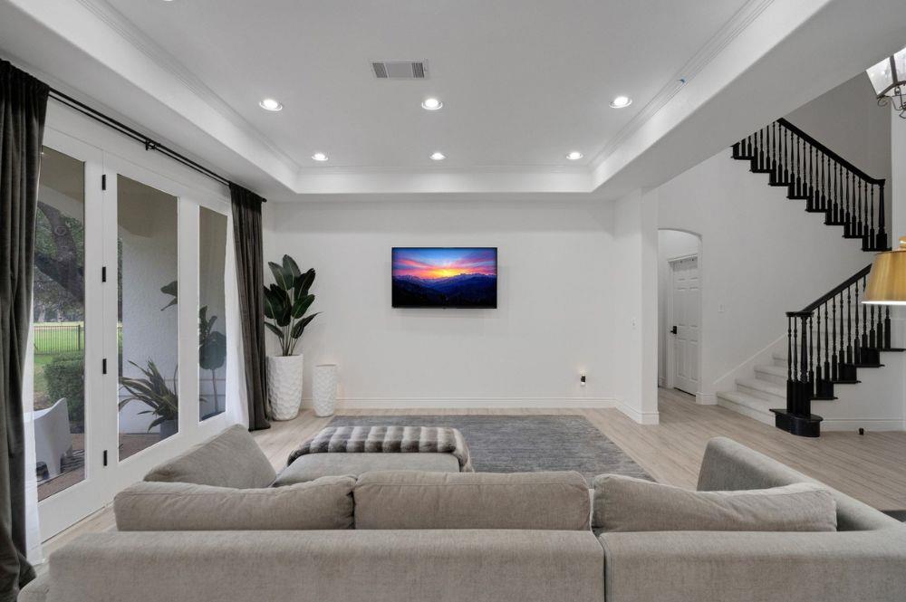 608 Lakeway Dr, Lakeway, TX 78734