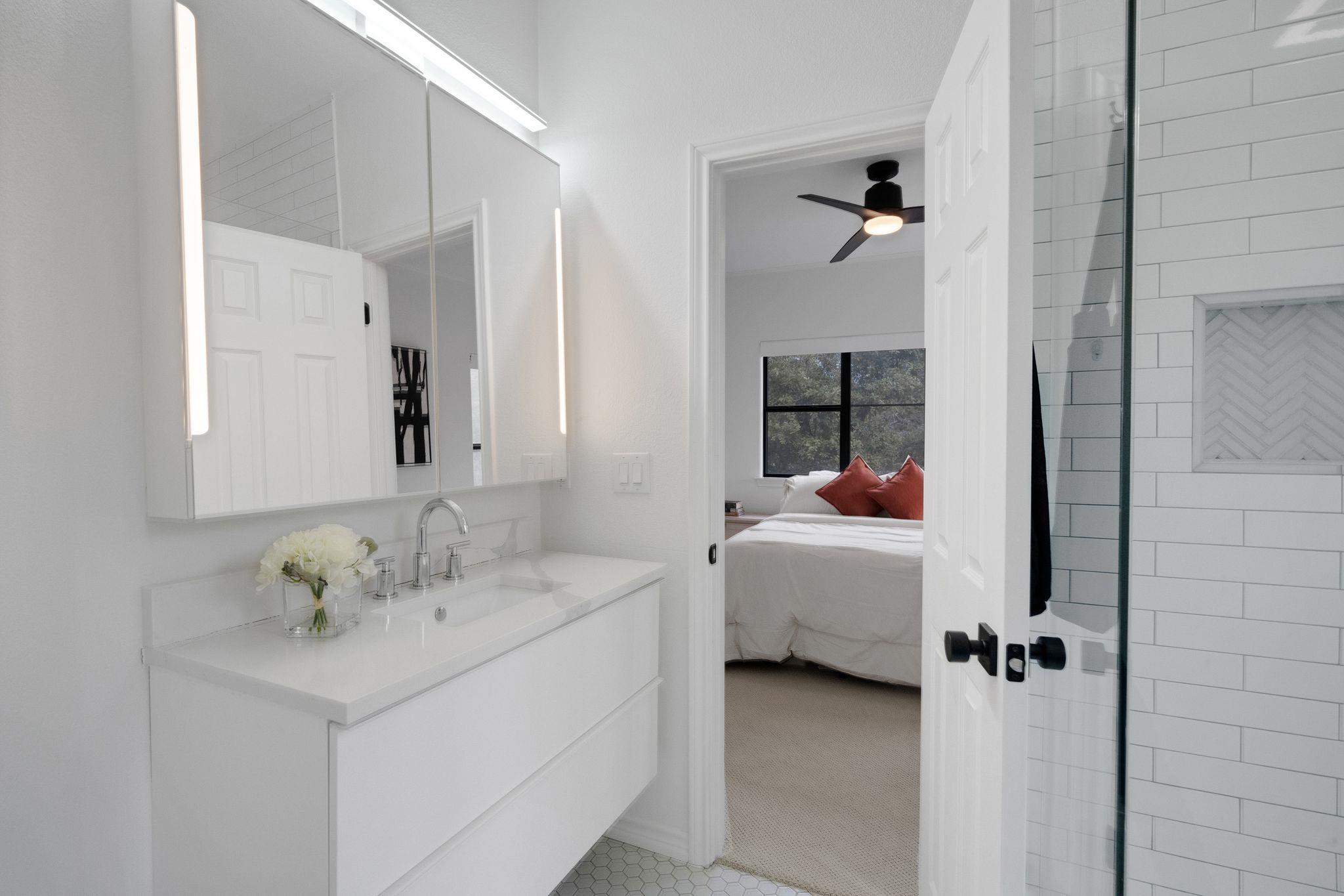 608 Lakeway Dr, Lakeway, TX 78734