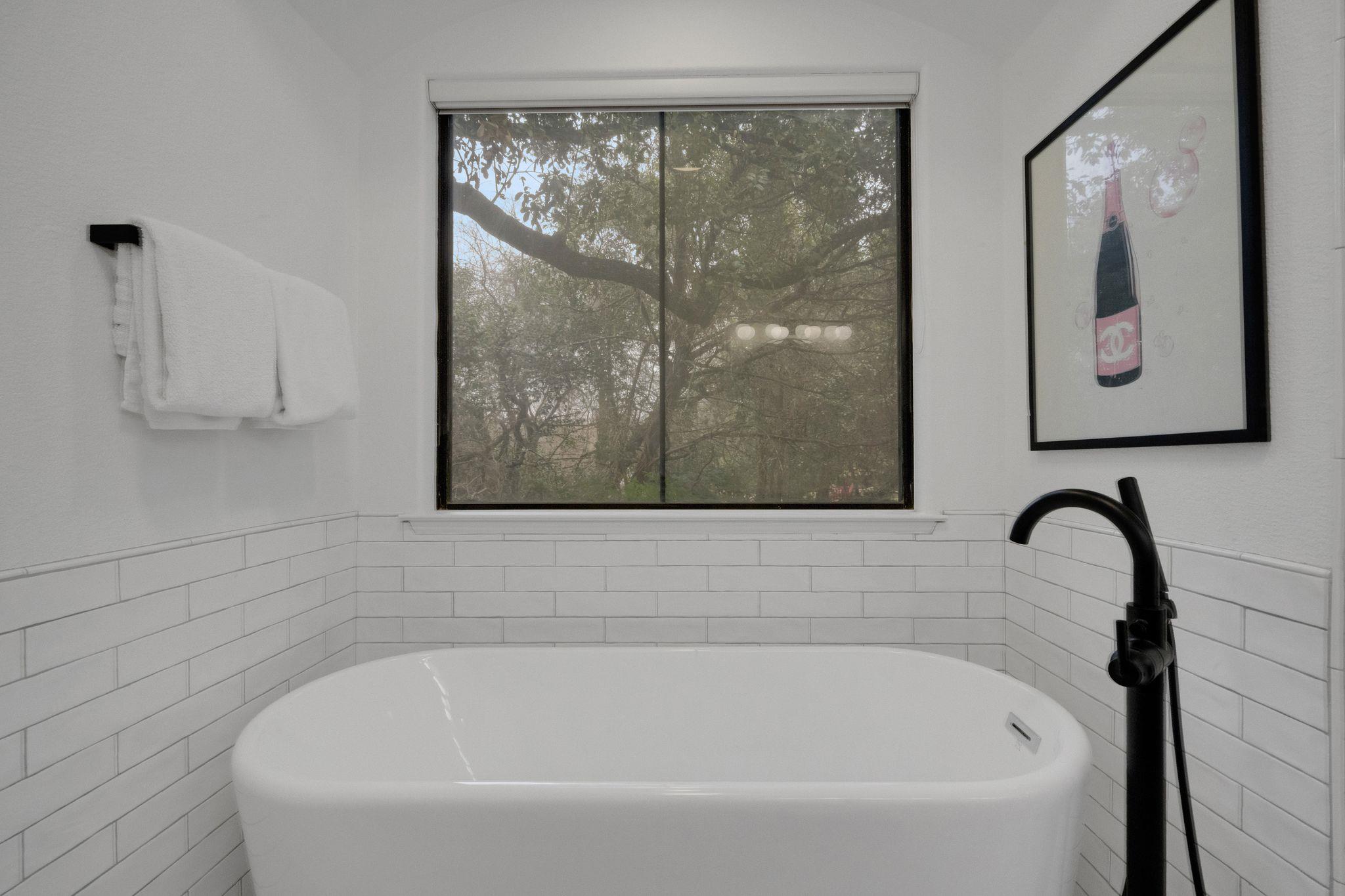 608 Lakeway Dr, Lakeway, TX 78734