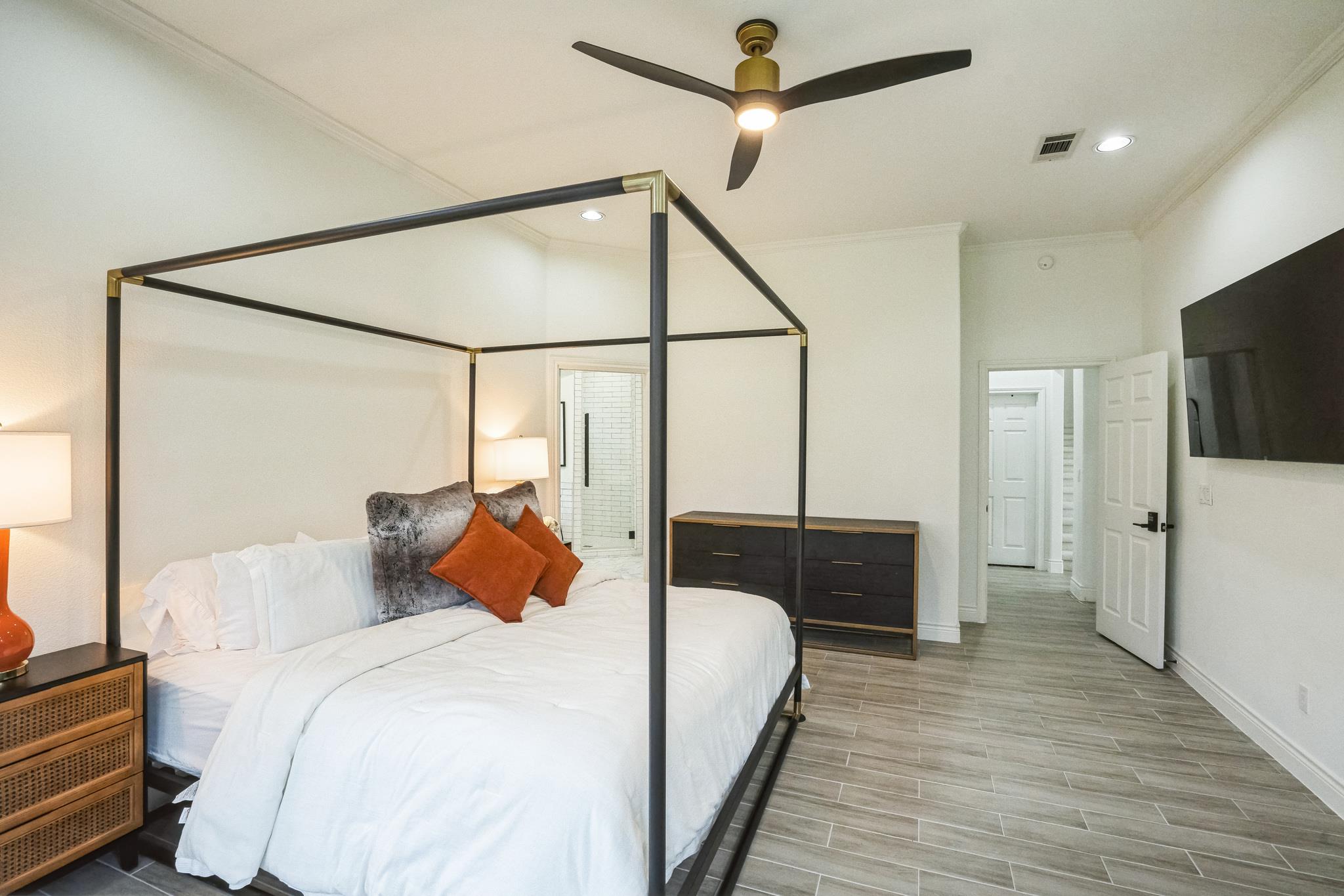 608 Lakeway Dr, Lakeway, TX 78734