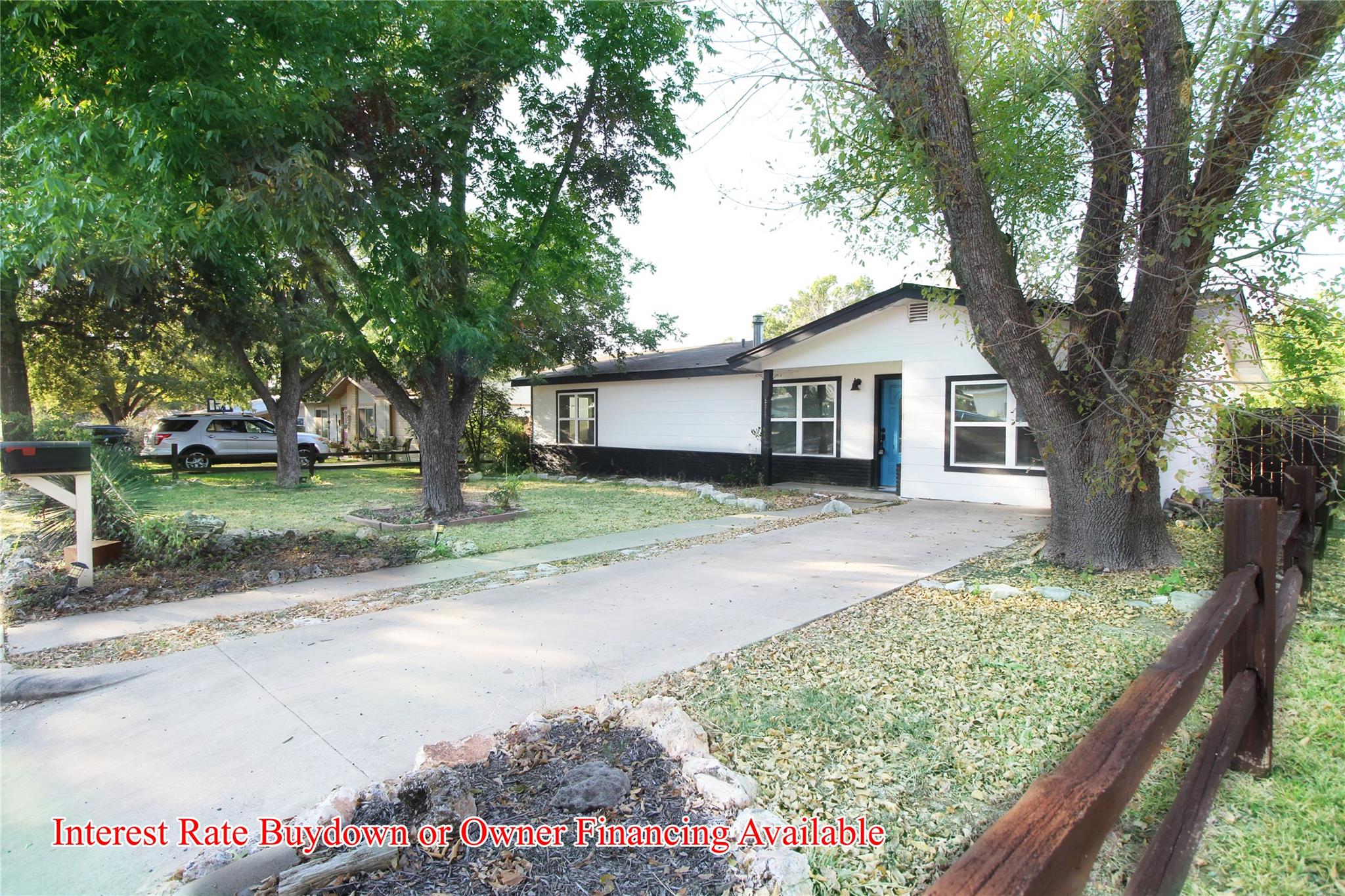 327 W Mulberry St, Fredericksburg, TX 78624