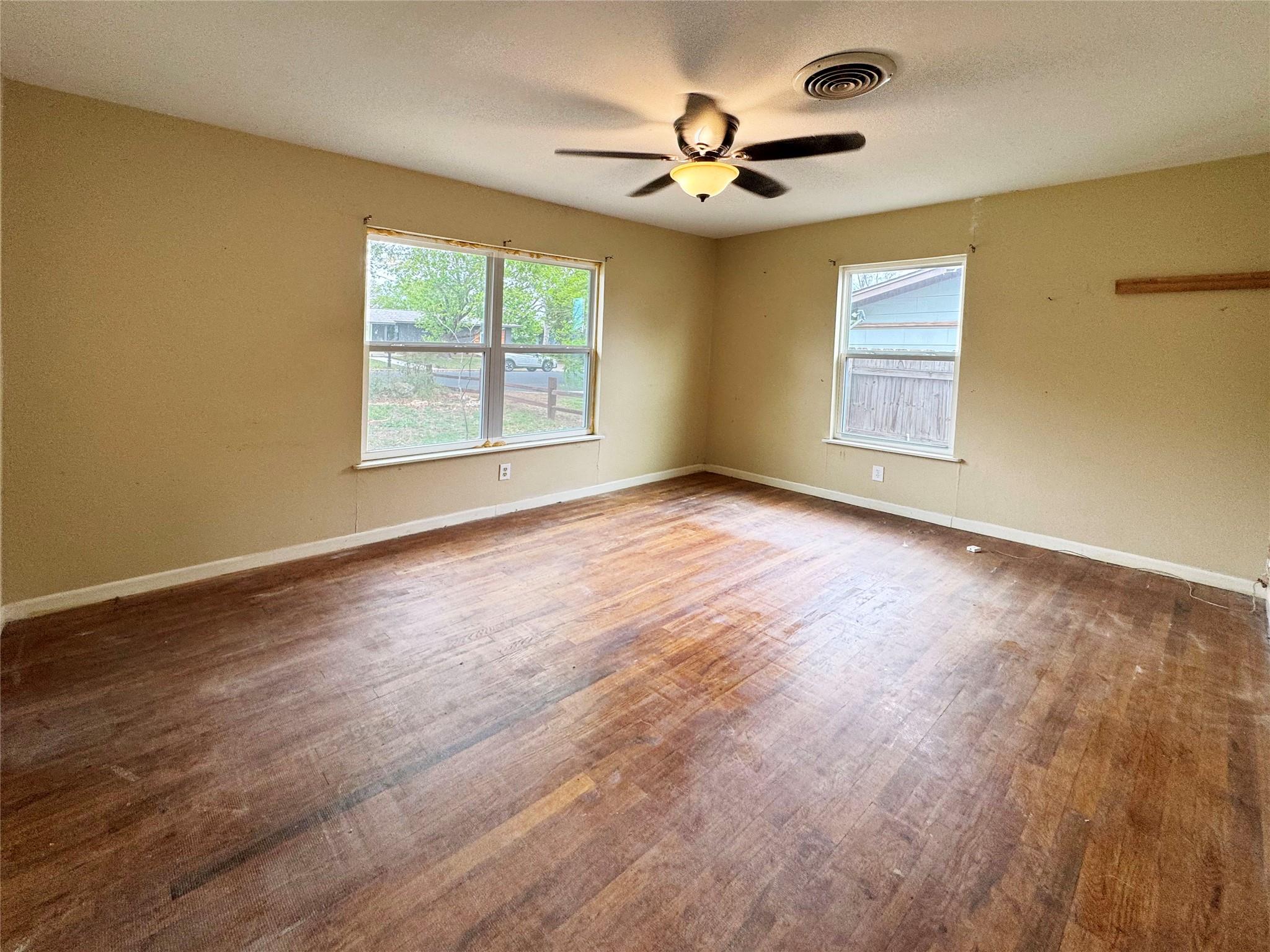 327 W Mulberry St, Fredericksburg, TX 78624