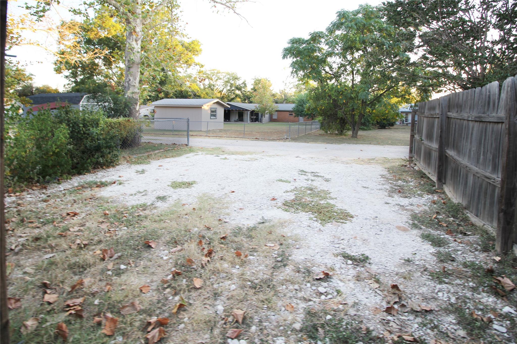 327 W Mulberry St, Fredericksburg, TX 78624