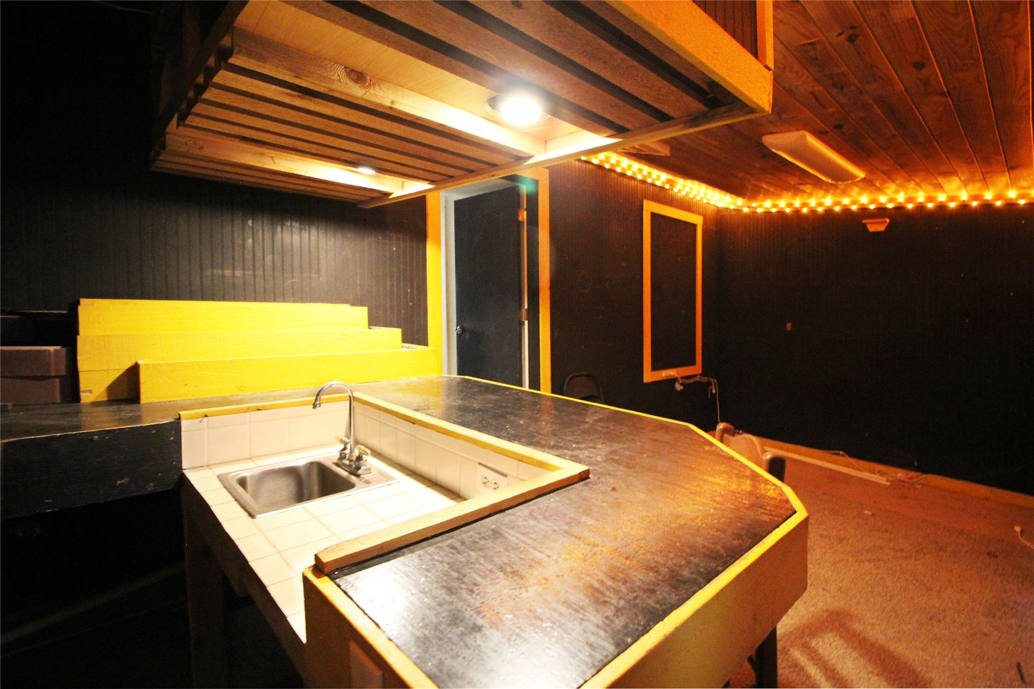 327 W Mulberry St, Fredericksburg, TX 78624