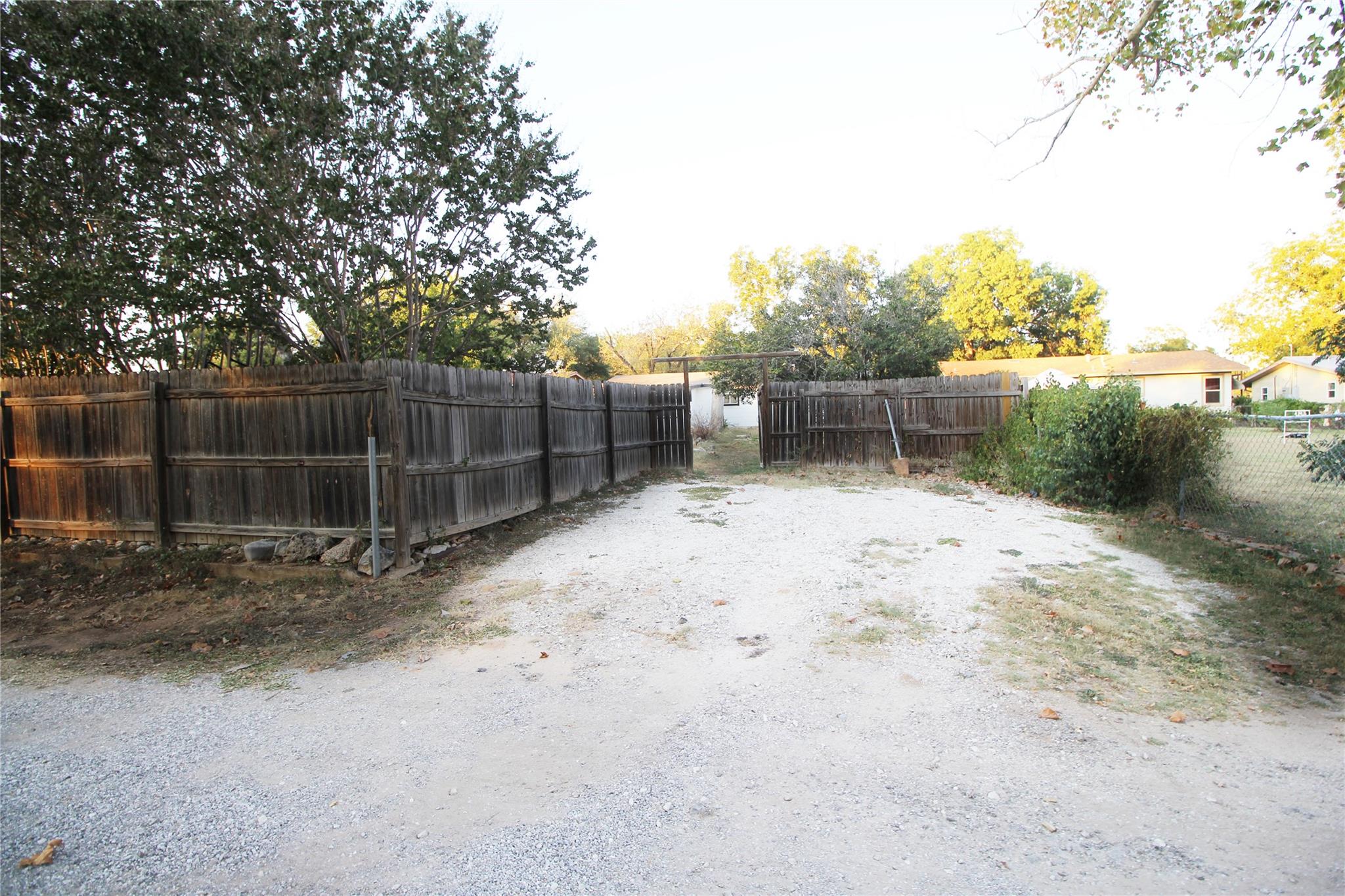 327 W Mulberry St, Fredericksburg, TX 78624