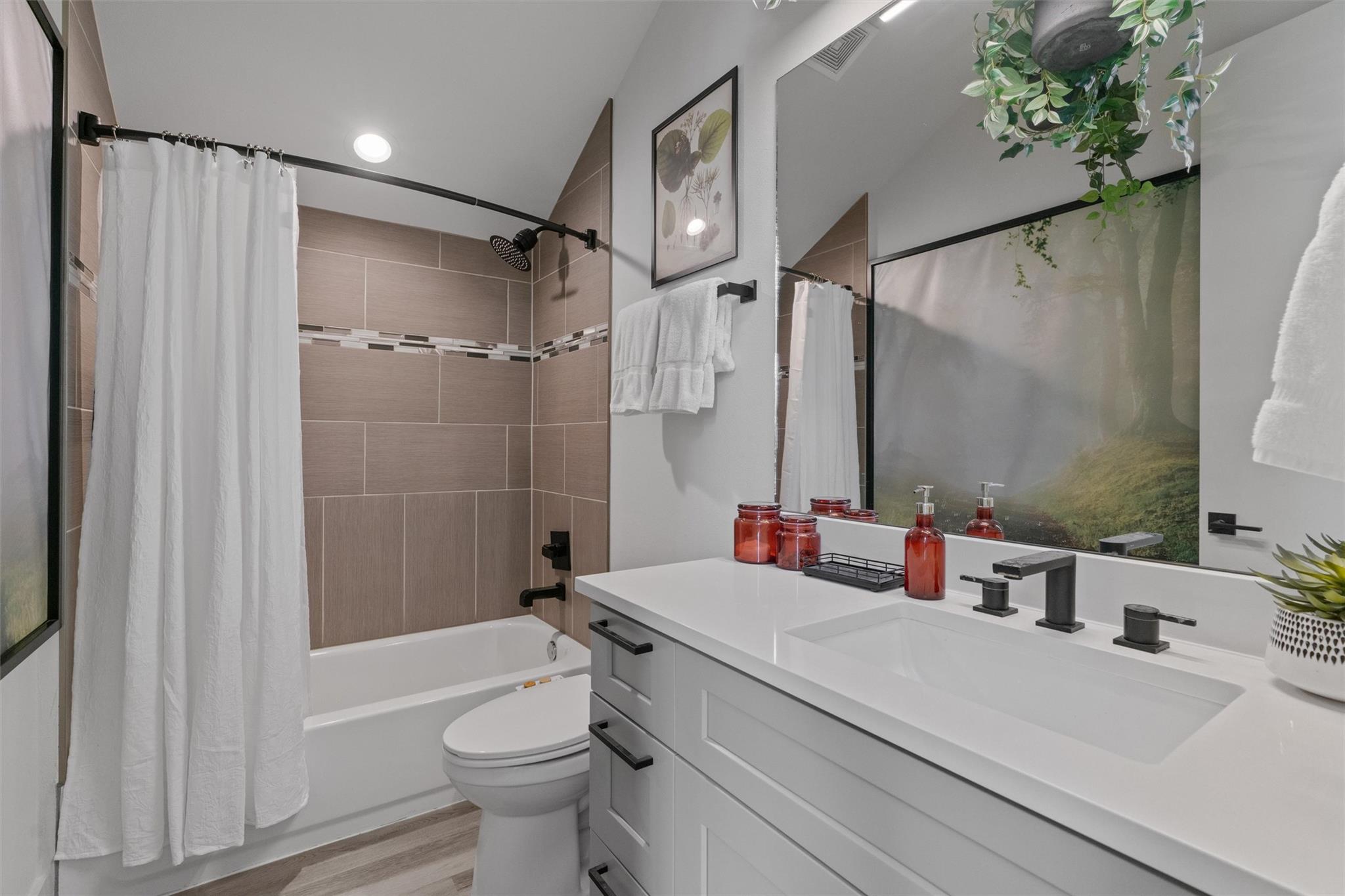 2703 E 3rd St # 2, Austin, TX 78702