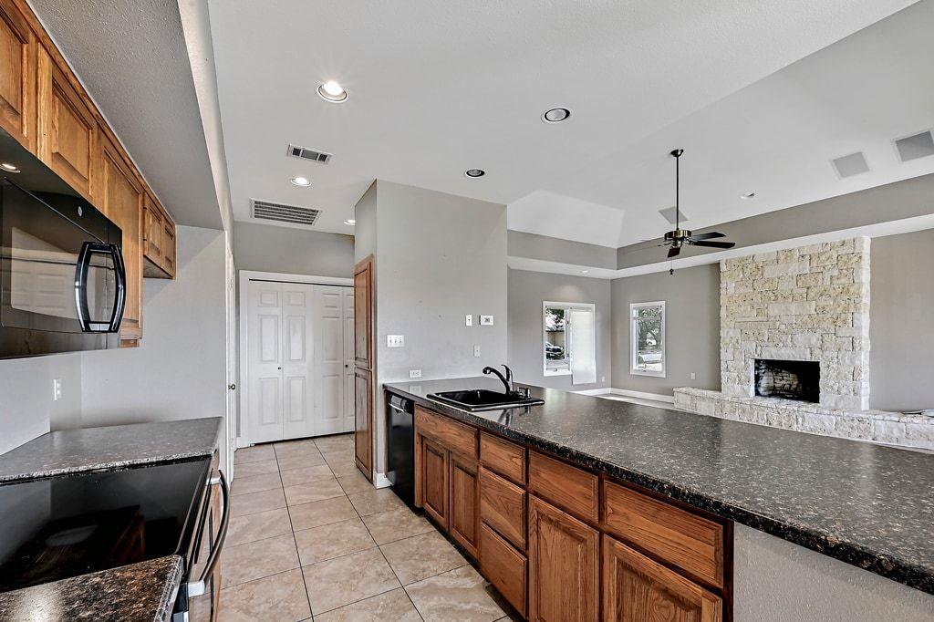 1607 Clubhouse Hill Dr, Spicewood, TX 78669