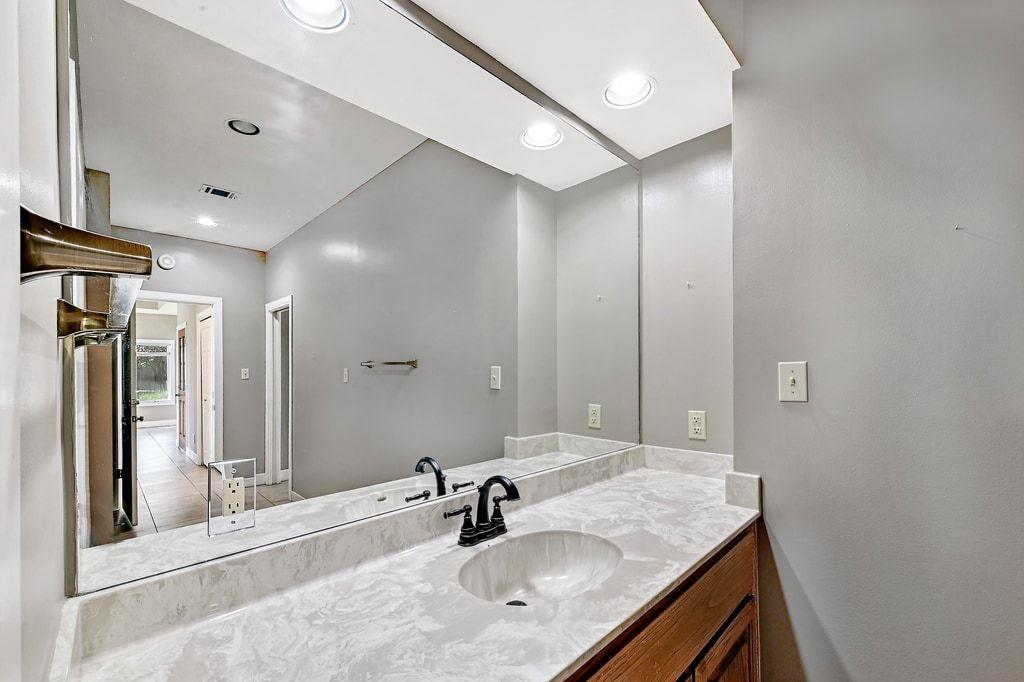 1607 Clubhouse Hill Dr, Spicewood, TX 78669