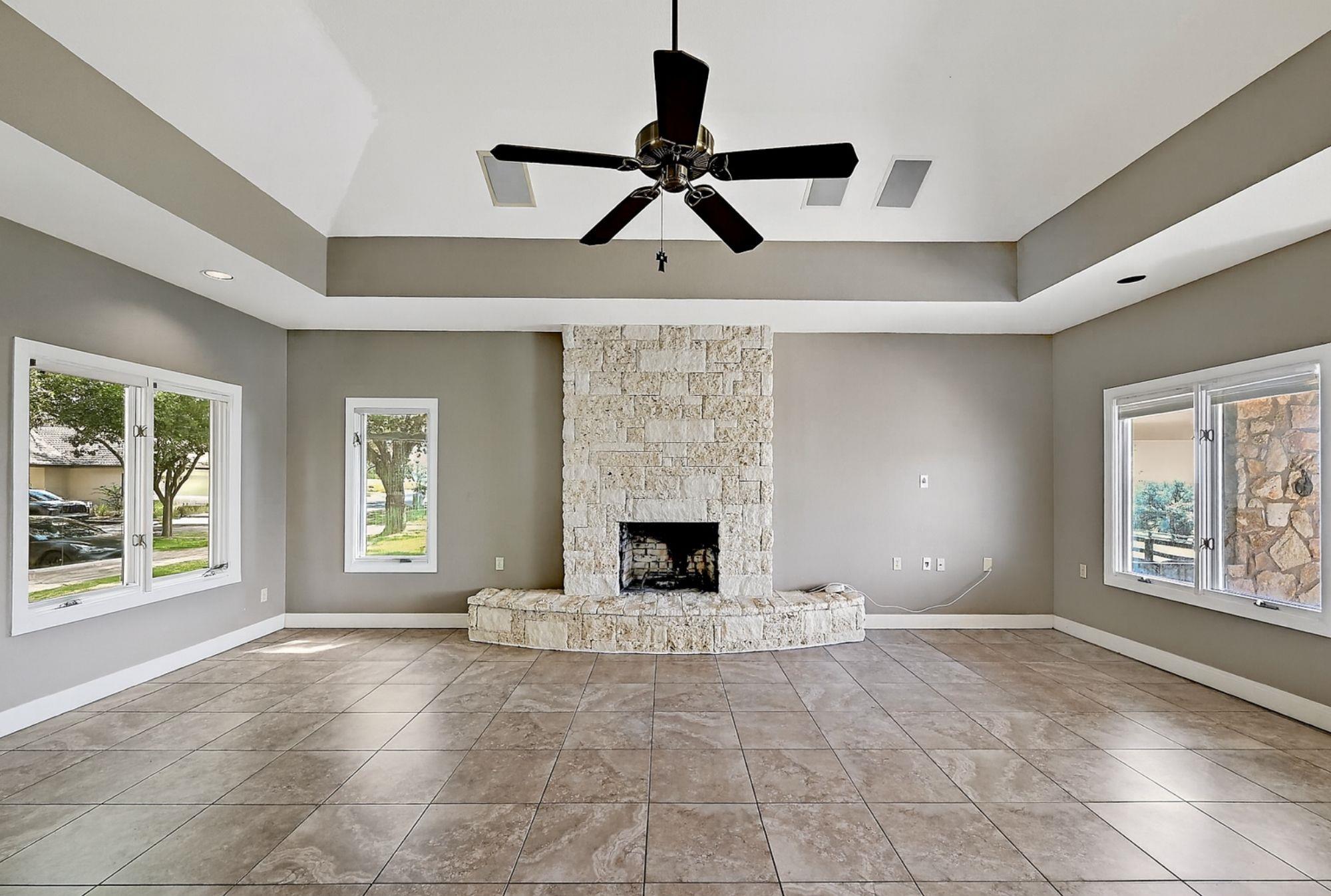 1607 Clubhouse Hill Dr, Spicewood, TX 78669