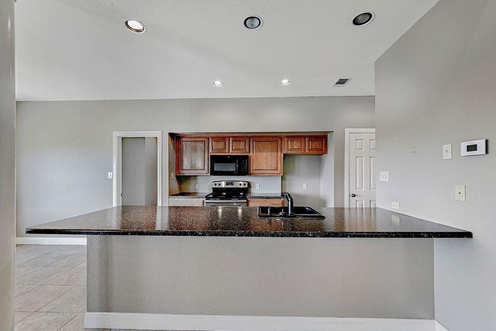 1607 Clubhouse Hill Dr, Spicewood, TX 78669