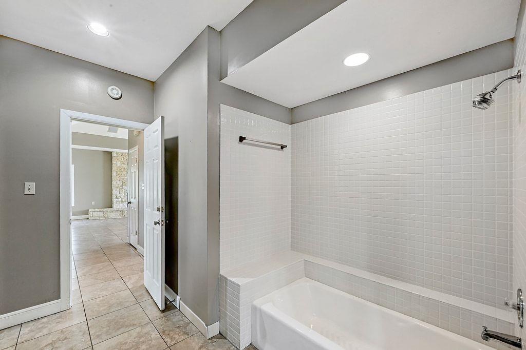 1607 Clubhouse Hill Dr, Spicewood, TX 78669