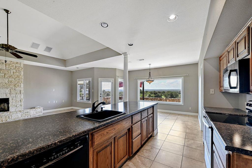 1607 Clubhouse Hill Dr, Spicewood, TX 78669