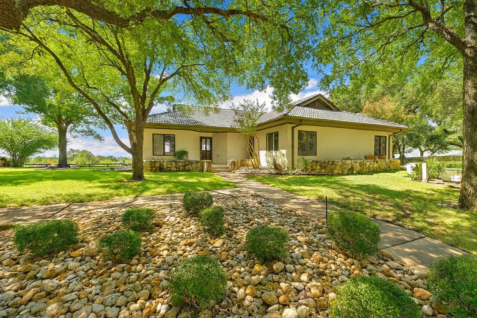 1607 Clubhouse Hill Dr, Spicewood, TX 78669