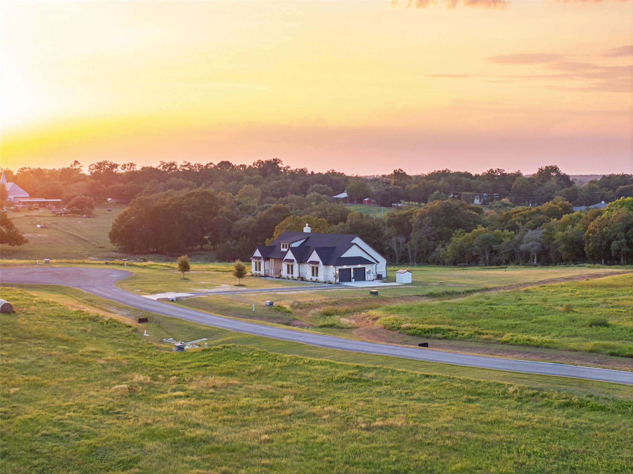 10343 Sunny Meadow Dr, Chappell Hill, TX 77426