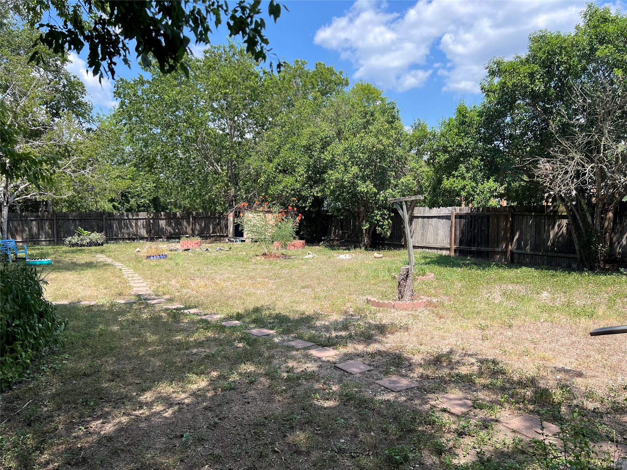 607 Garcia St, Lockhart, TX 78644