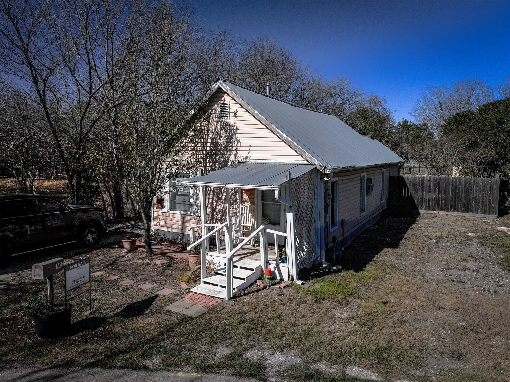 607 Garcia St, Lockhart, TX 78644