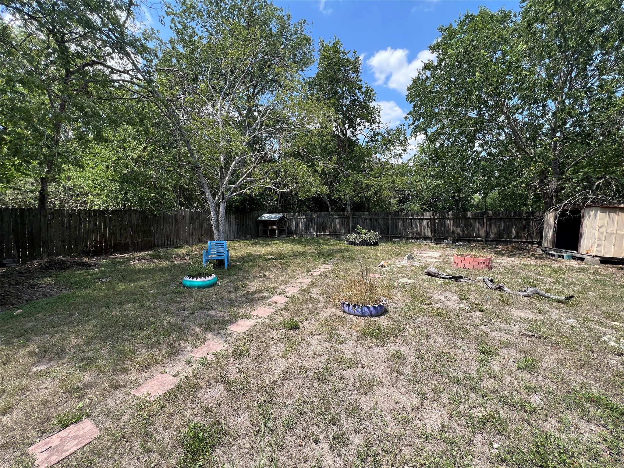 607 Garcia St, Lockhart, TX 78644