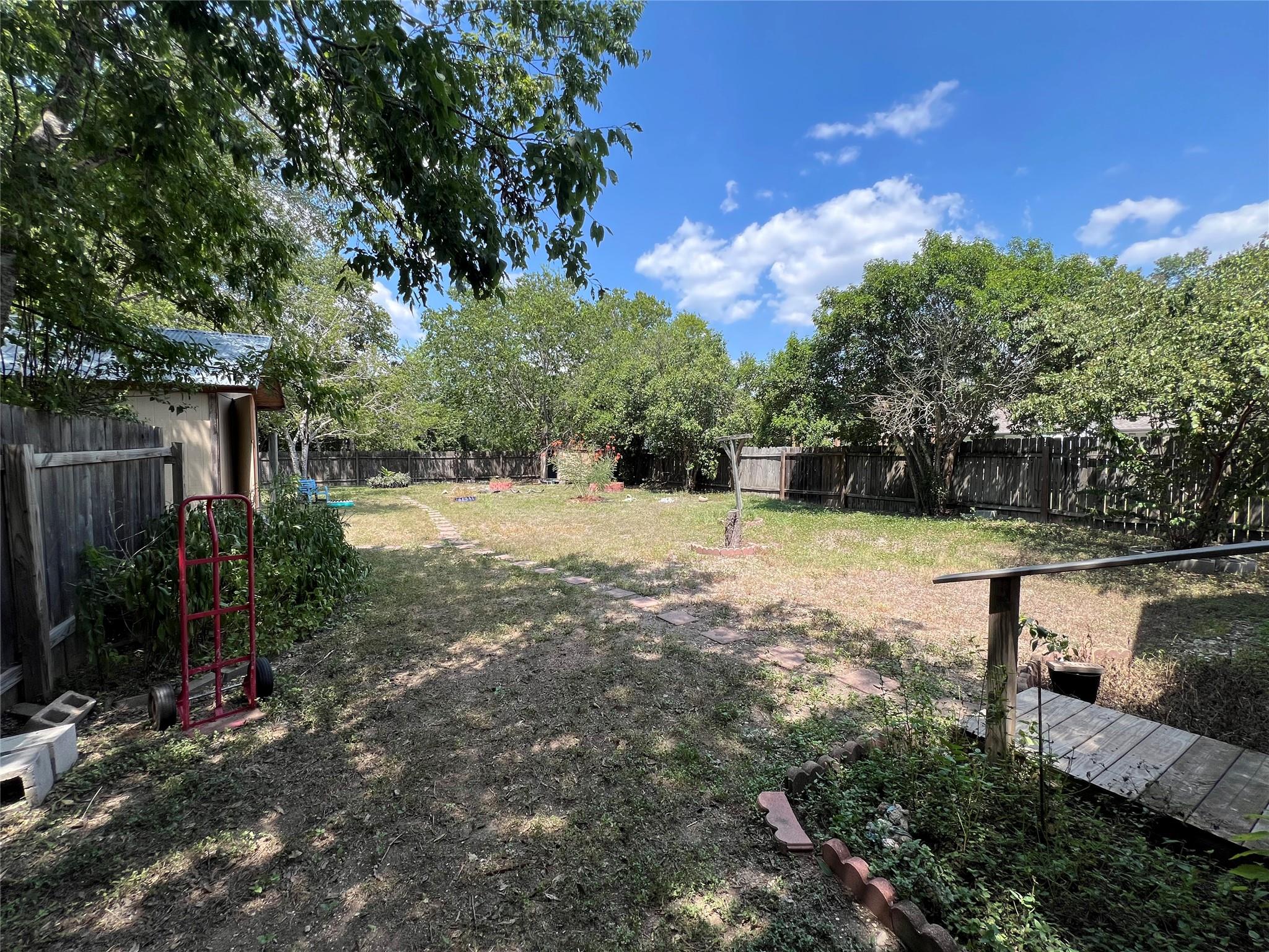 607 Garcia St, Lockhart, TX 78644