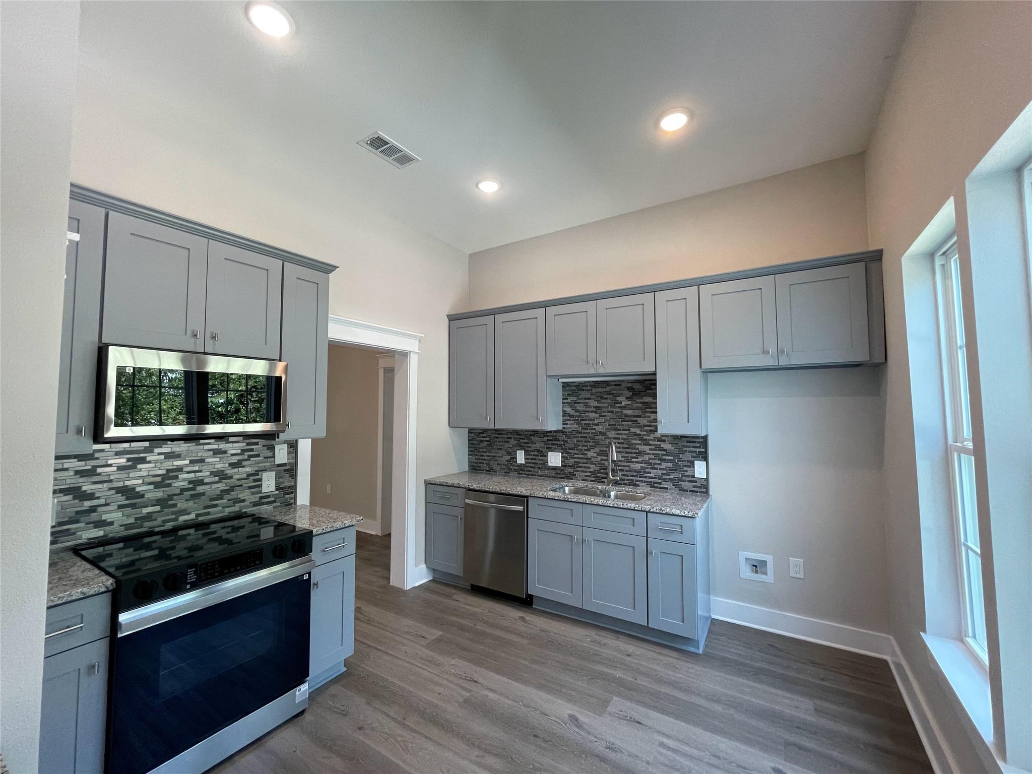 201 E 6th St, Lampasas, TX 76550